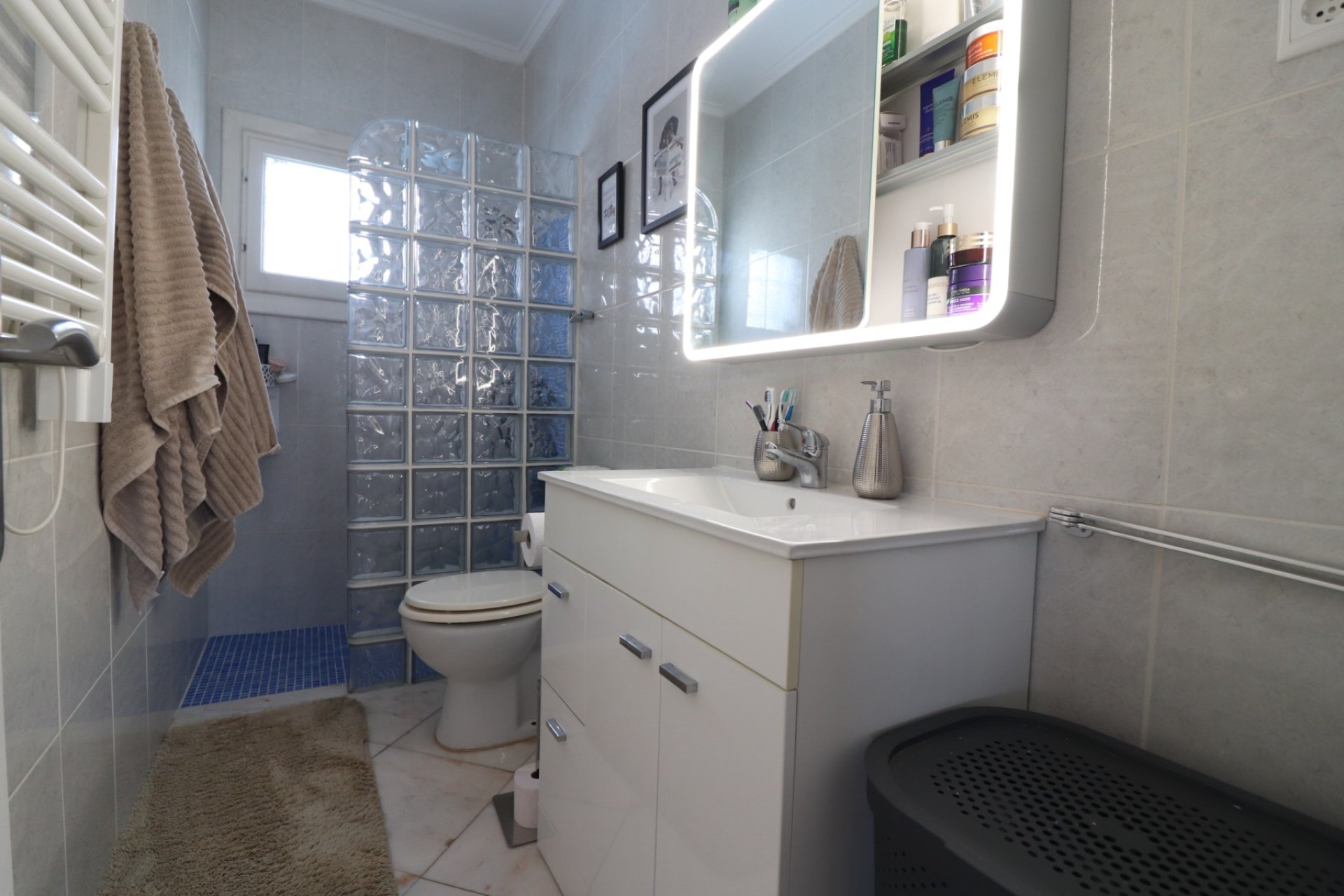Resale - Villa -
Orihuela Costa - Villamartin