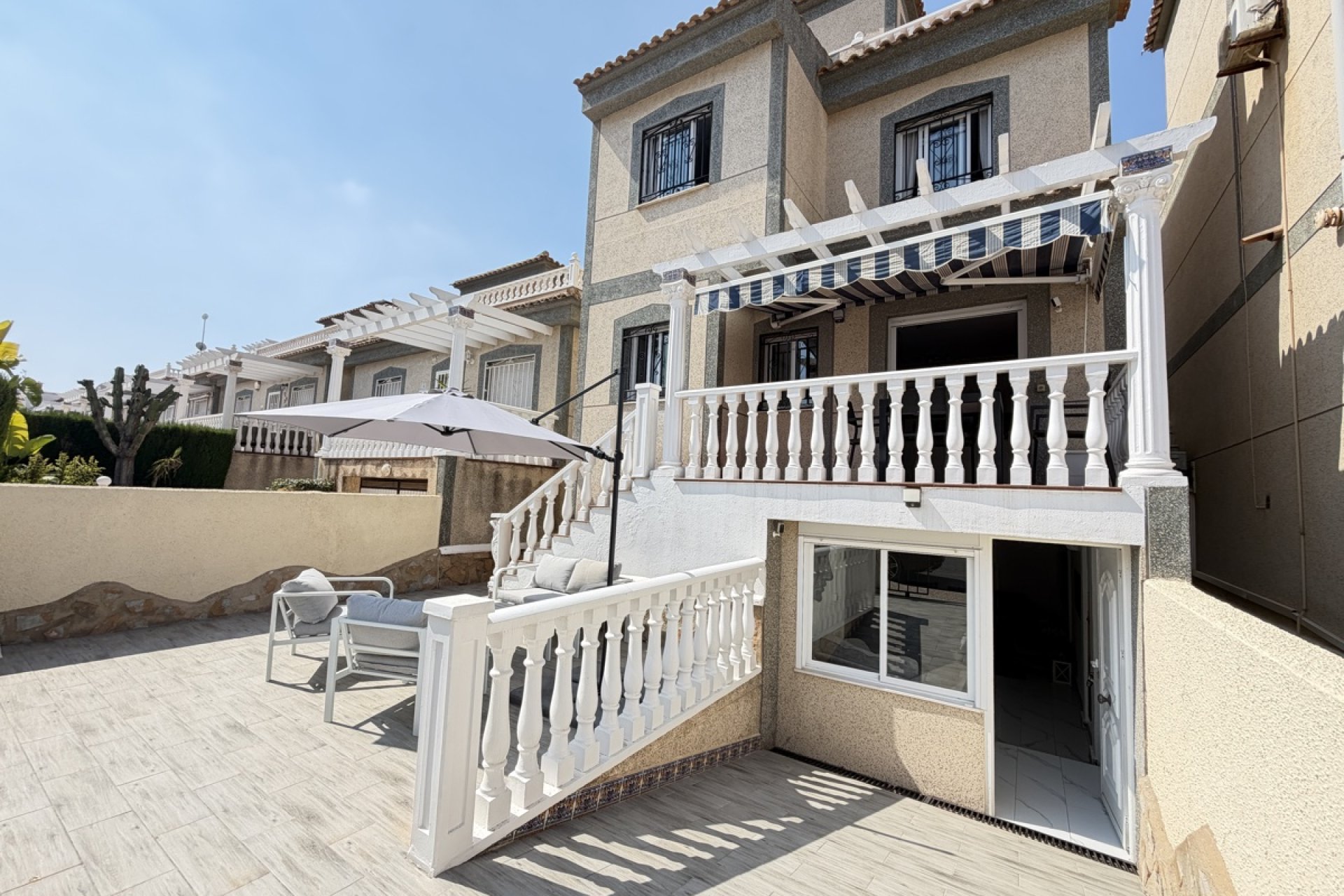 Resale - Villa -
Orihuela Costa - Villamartin