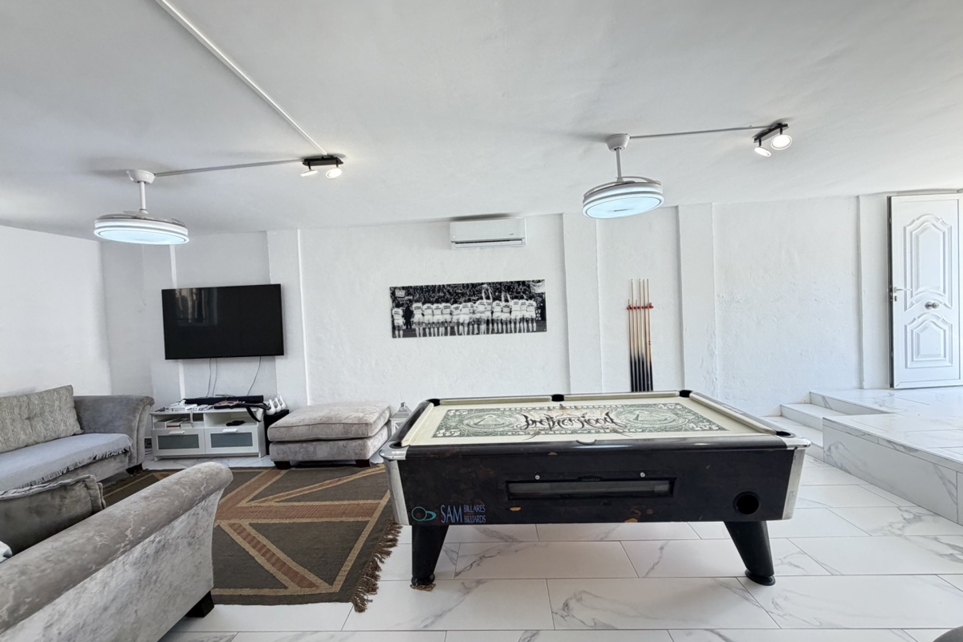 Resale - Villa -
Orihuela Costa - Villamartin