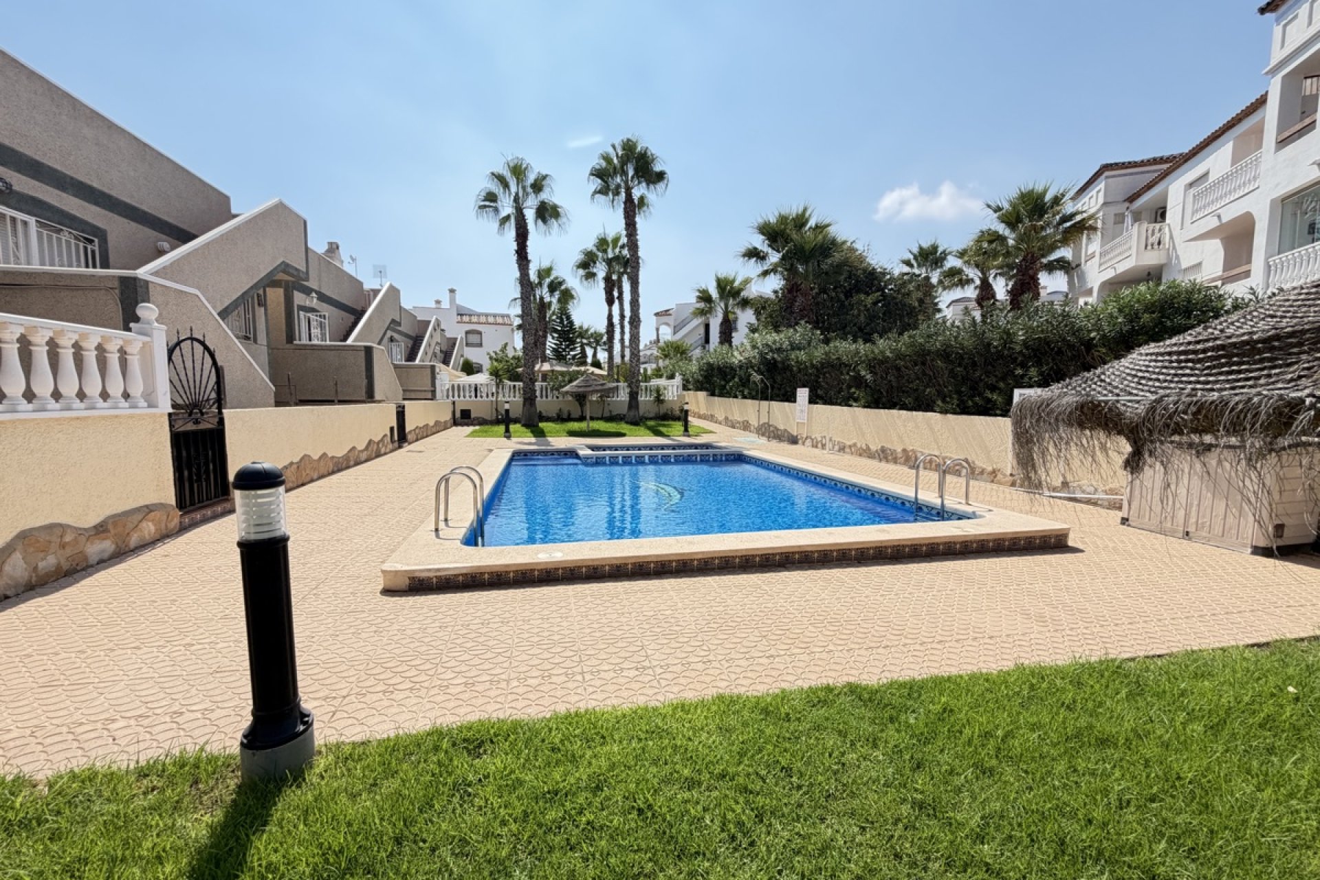 Resale - Villa -
Orihuela Costa - Villamartin