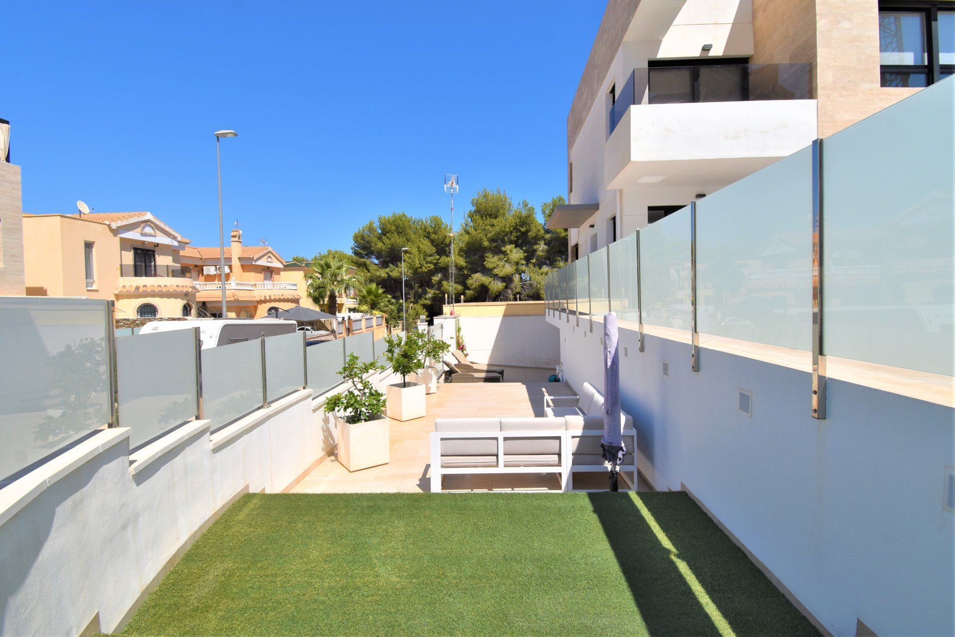 Resale - Villa -
Orihuela Costa - Villamartin