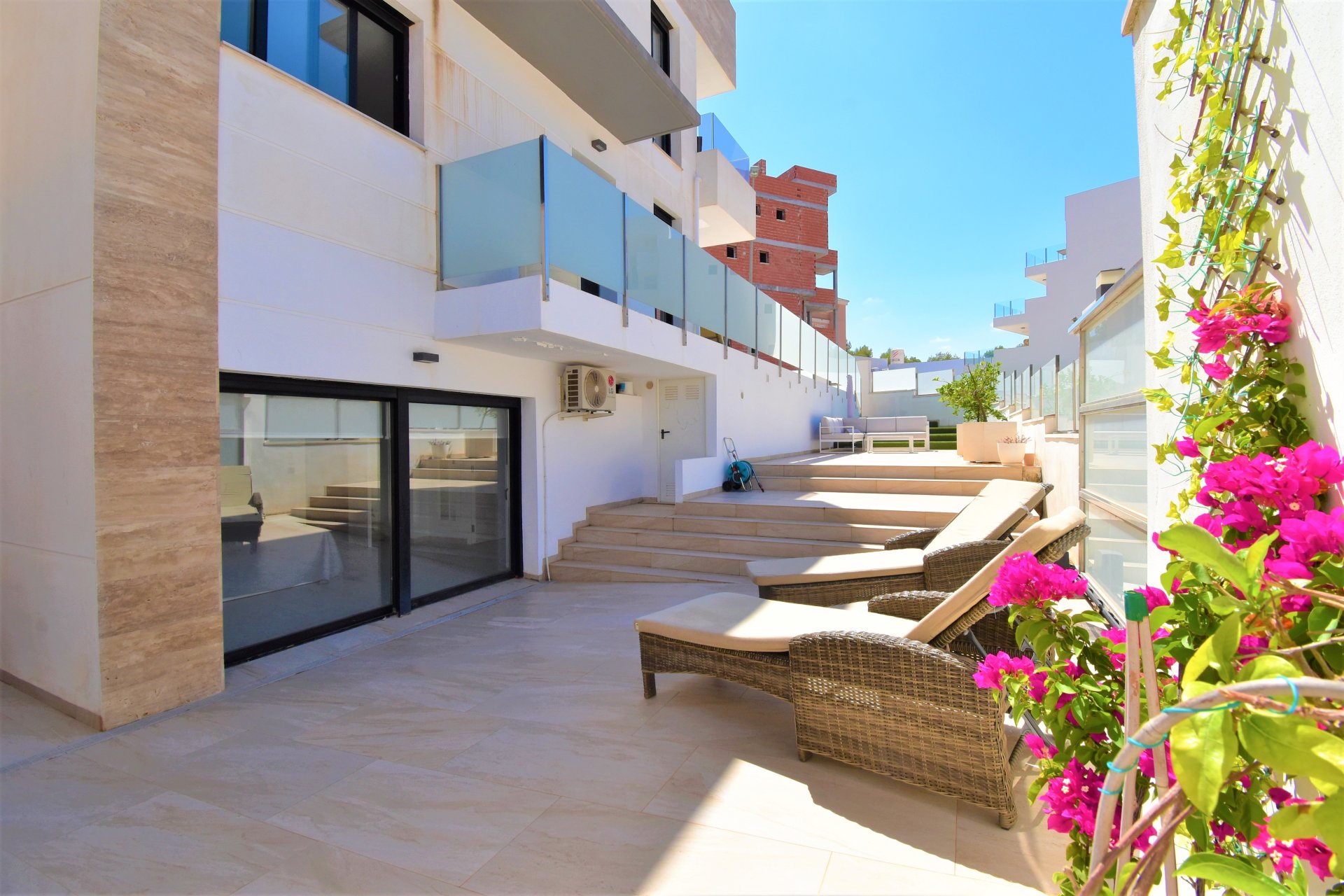 Resale - Villa -
Orihuela Costa - Villamartin