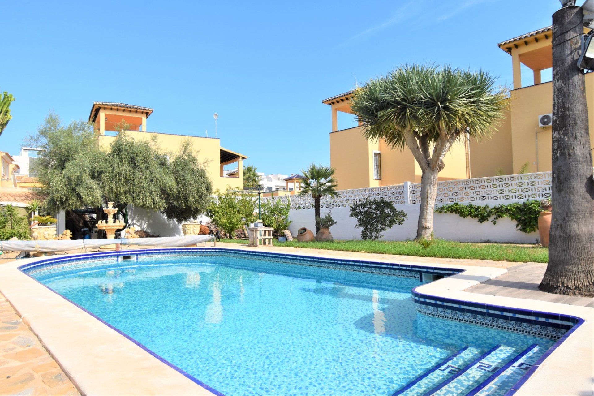 Resale - Villa -
Orihuela Costa - Villamartin