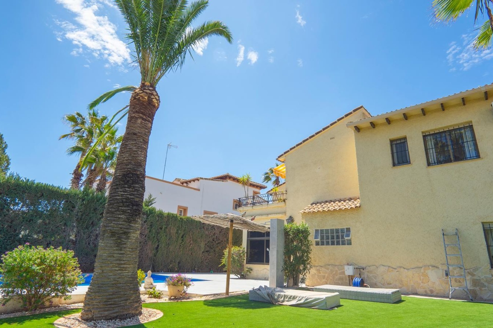 Resale - Villa -
Orihuela Costa - Villamartín