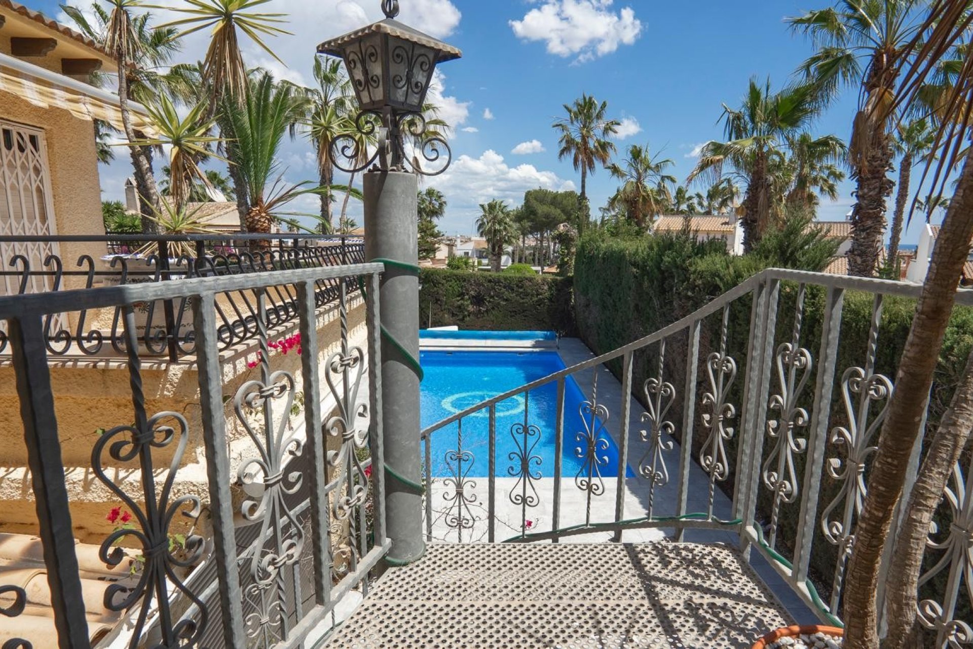 Resale - Villa -
Orihuela Costa - Villamartín