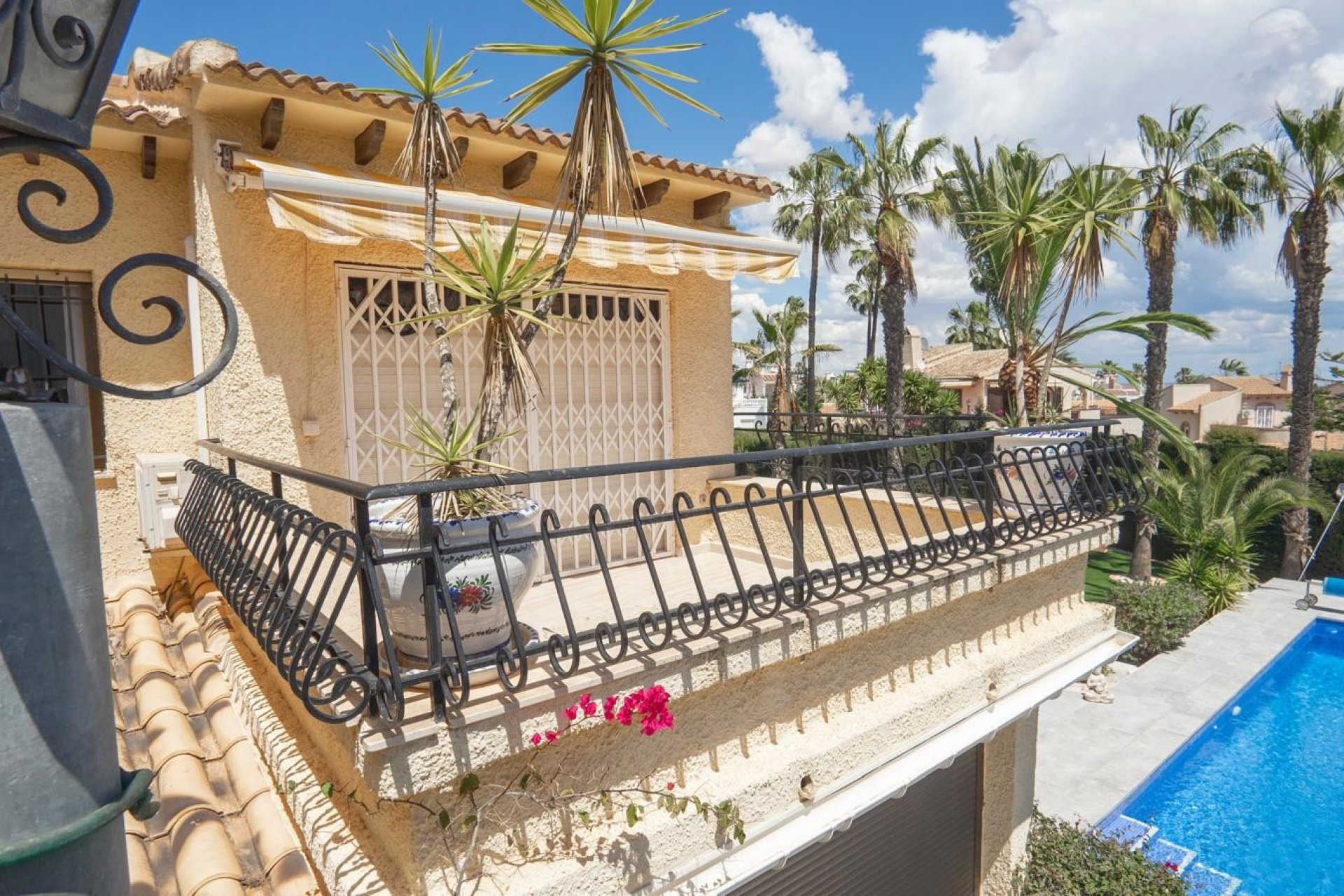 Resale - Villa -
Orihuela Costa - Villamartín