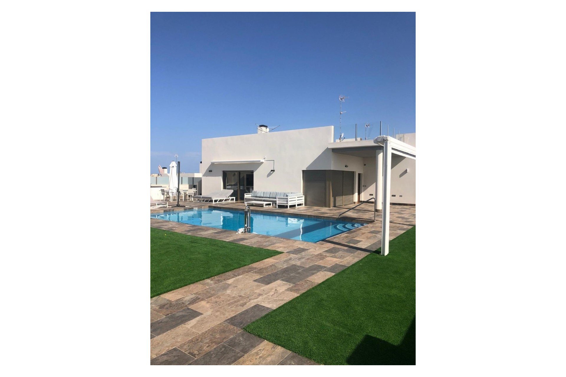 Resale - Villa -
Orihuela Costa - Villamartín