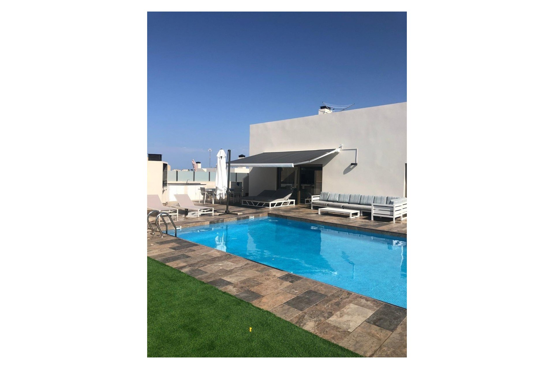 Resale - Villa -
Orihuela Costa - Villamartín