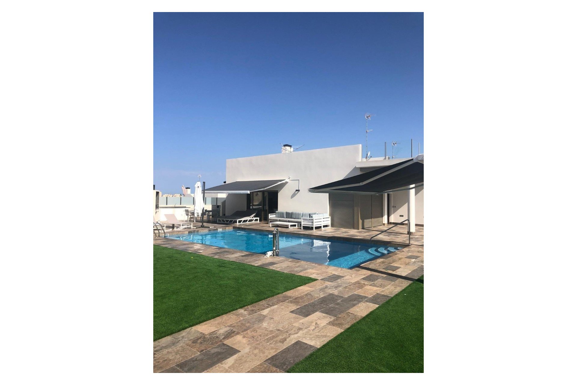 Resale - Villa -
Orihuela Costa - Villamartín