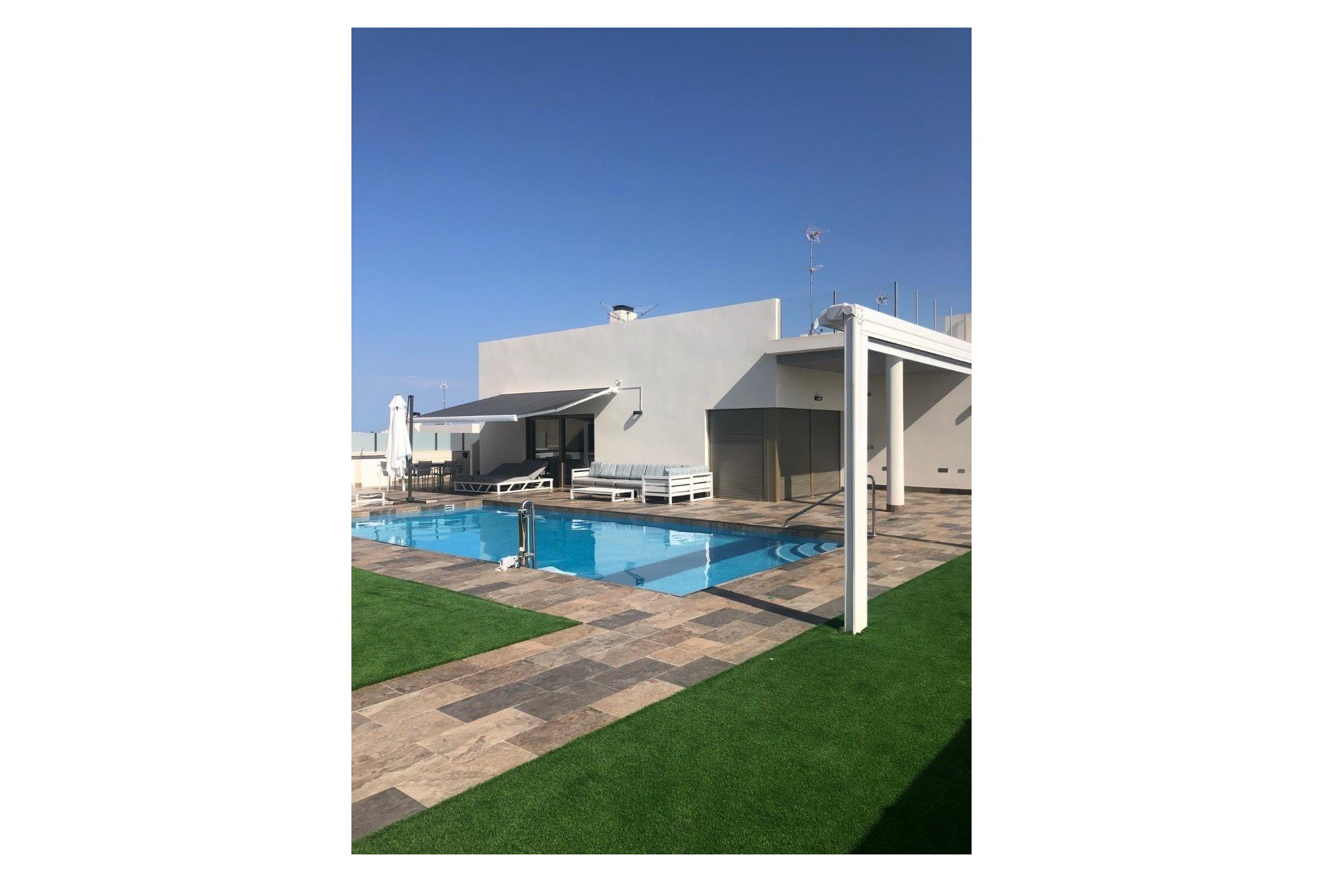 Resale - Villa -
Orihuela Costa - Villamartín