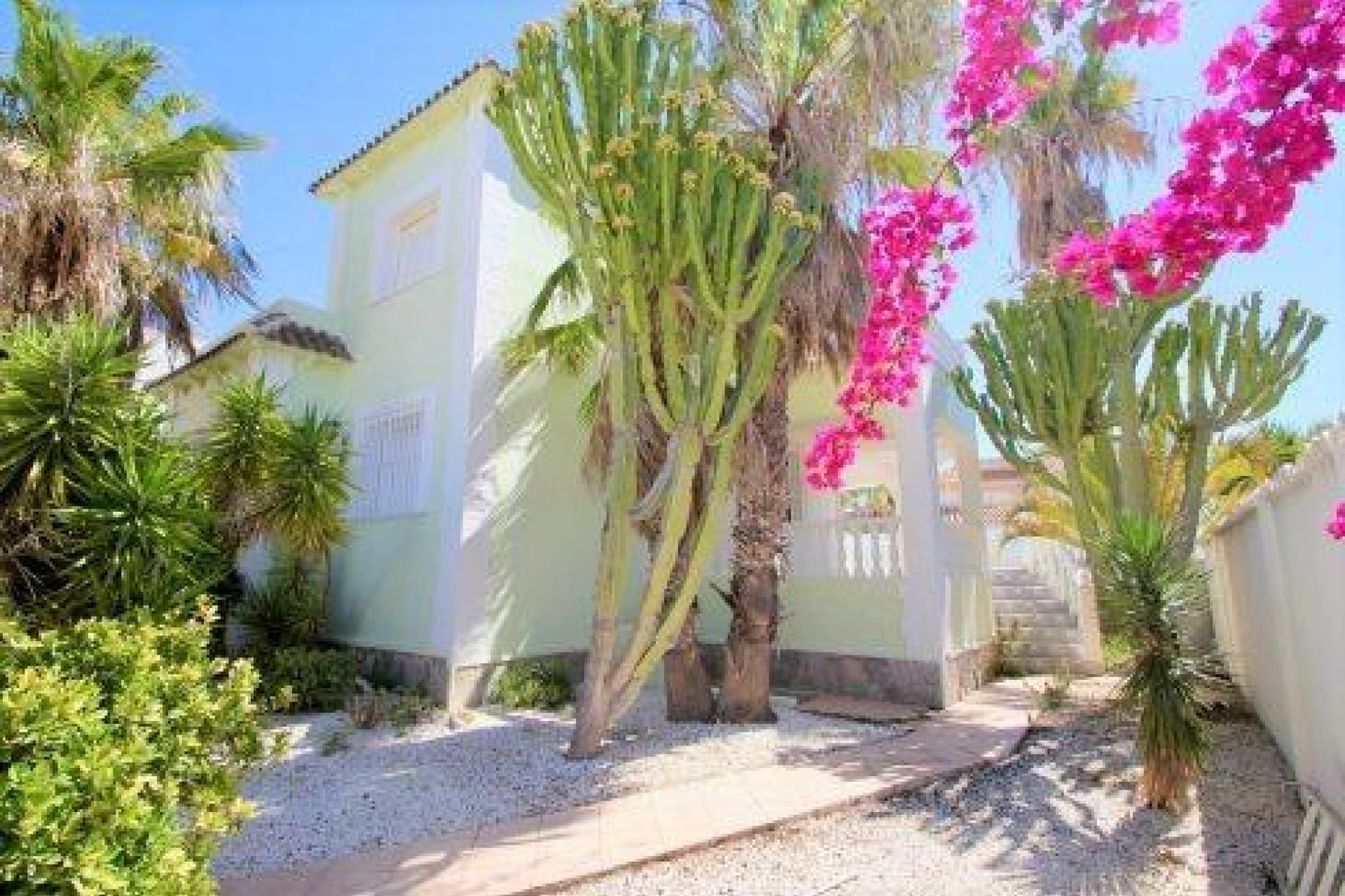 Resale - Villa -
Orihuela Costa - Villamartín