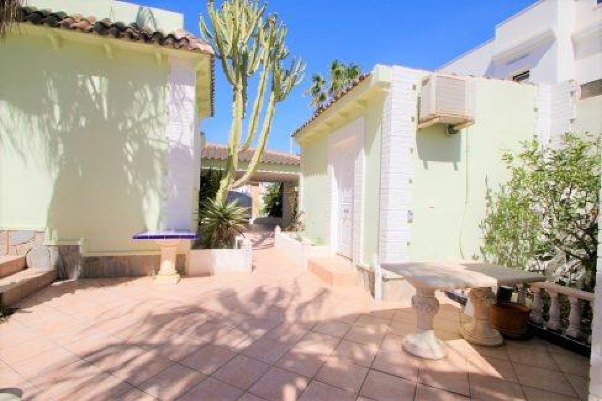 Resale - Villa -
Orihuela Costa - Villamartín