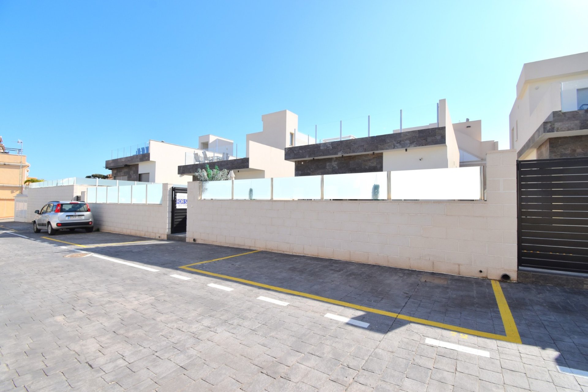 Resale - Villa -
Orihuela Costa - Villamartin