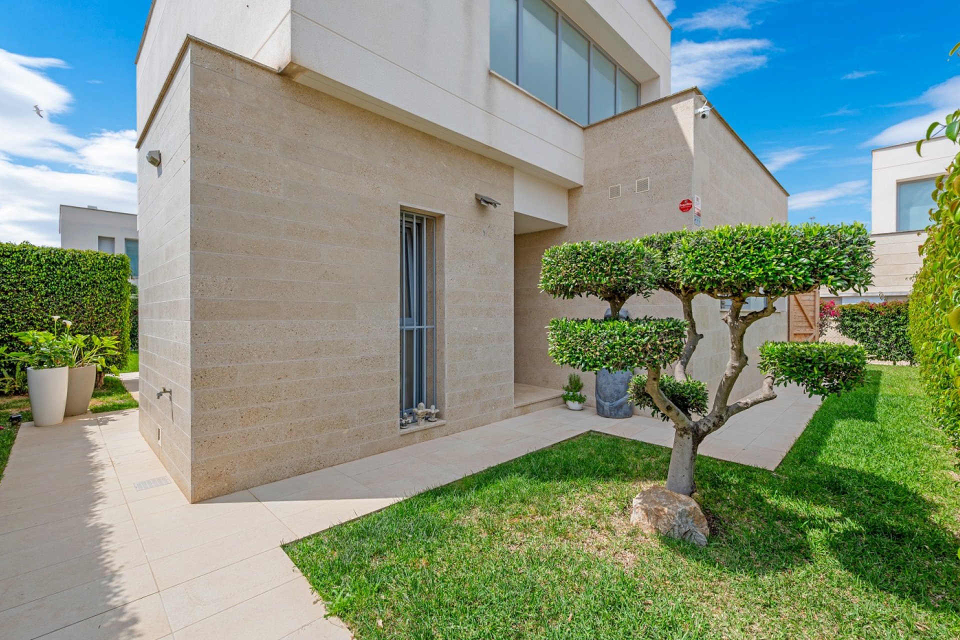 Resale - Villa -
Orihuela Costa - Vistabella