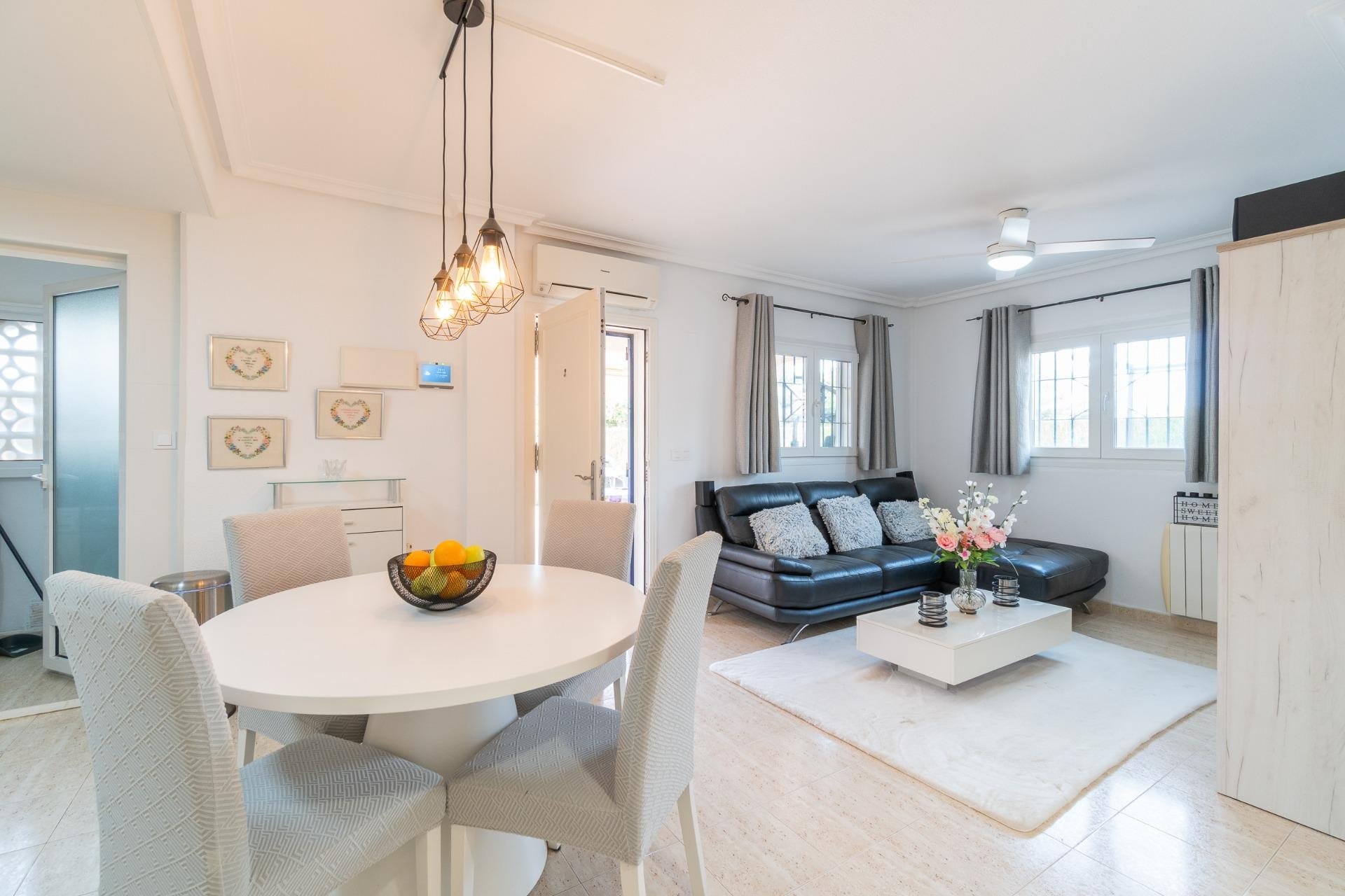 Resale - Villa -
Orihuela Costa - Zeniamar-Horizonte-La Campana