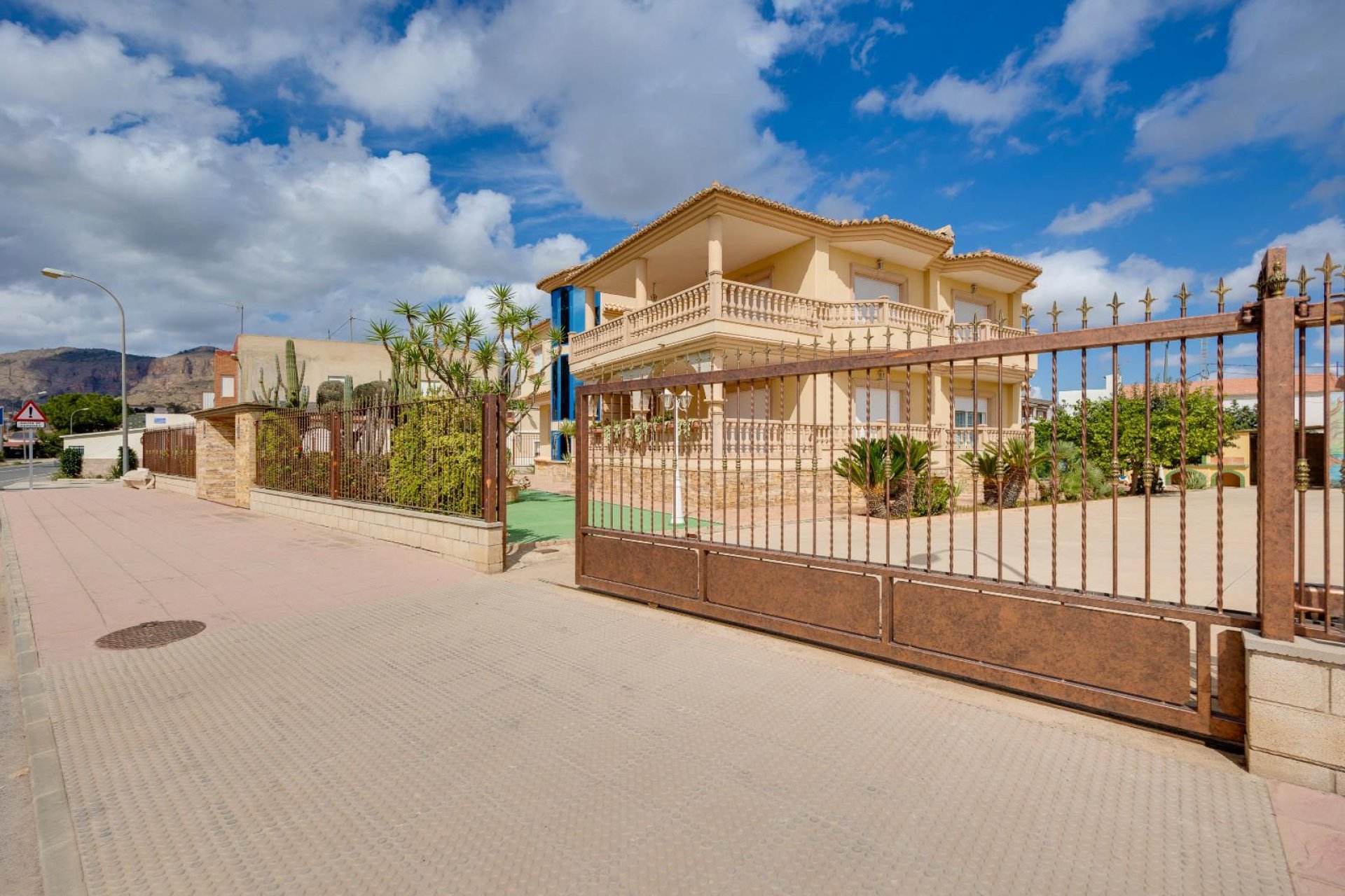 Resale - Villa -
Orihuela - Hurchillo