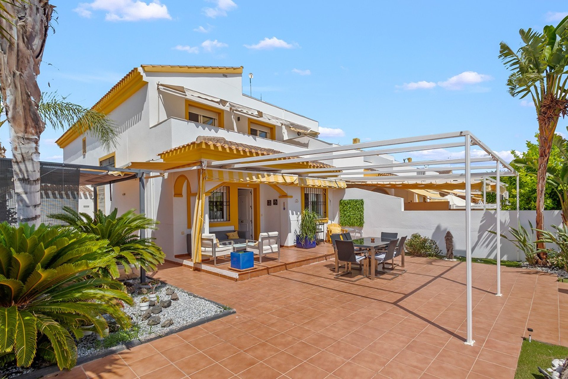 Resale - Villa -
Pilar de la Horadada - Pueblo Latino