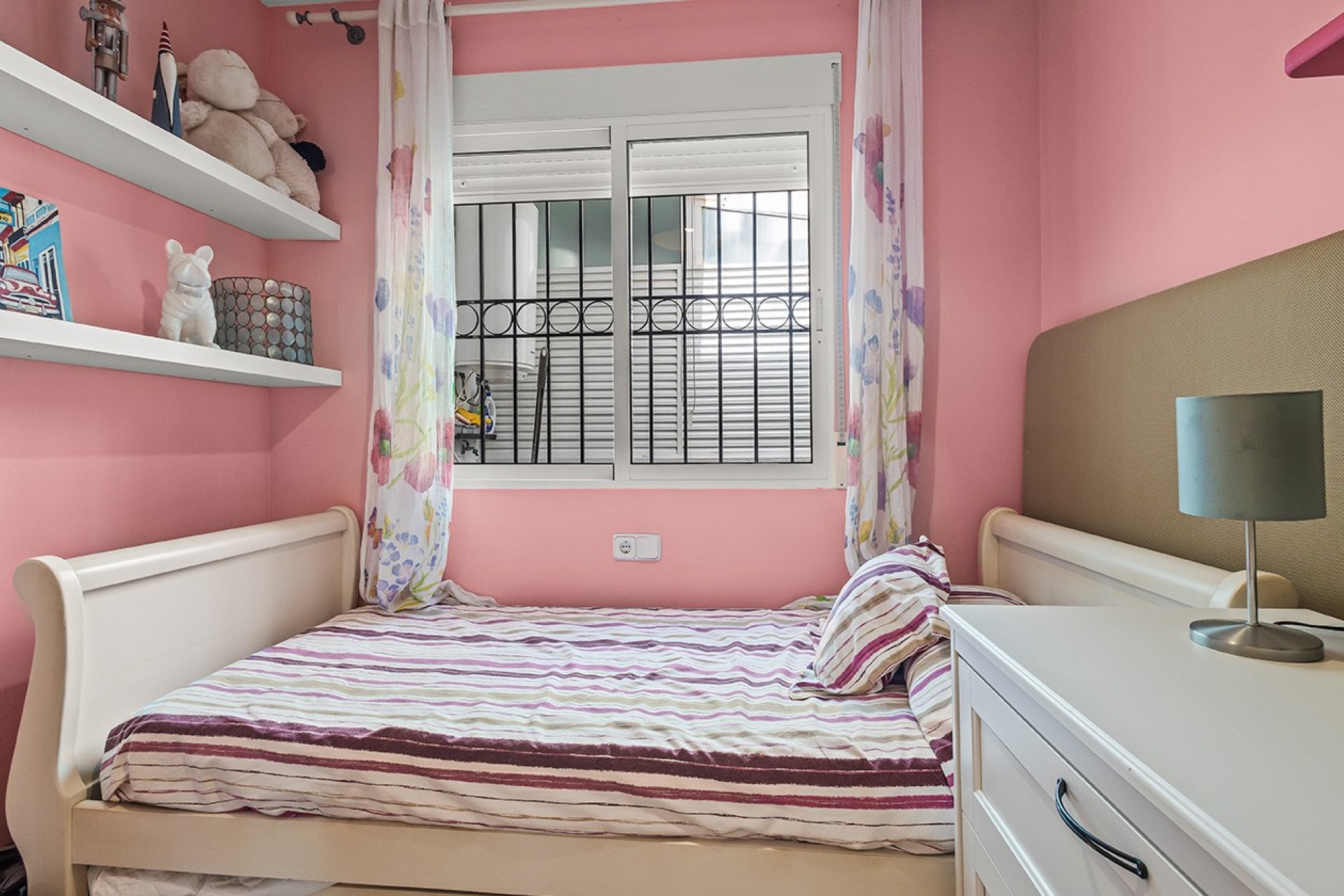 Resale - Villa -
Pilar de la Horadada - Pueblo Latino