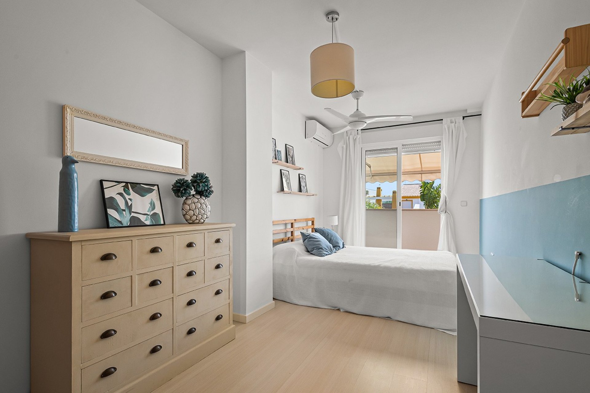 Resale - Villa -
Pilar de la Horadada - Pueblo Latino