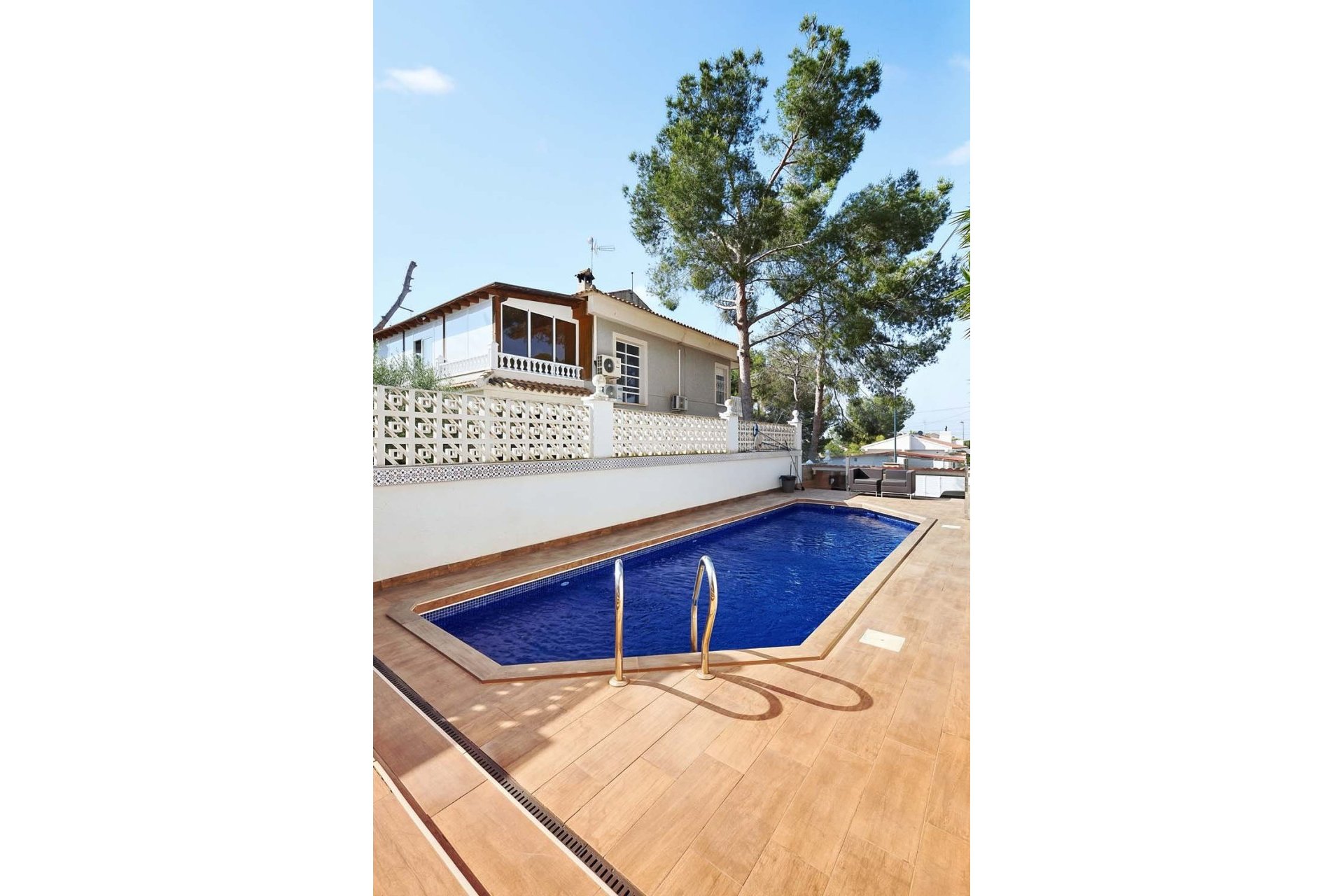 Resale - Villa -
Pinar de Campoverde - Pinar de Campoverde - Village