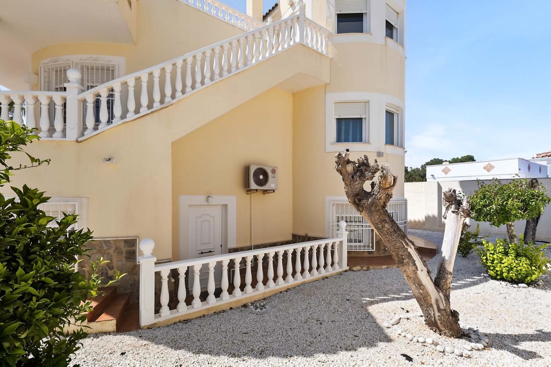 Resale - Villa -
Pinar de Campoverde - Pinar de Campoverde - Village