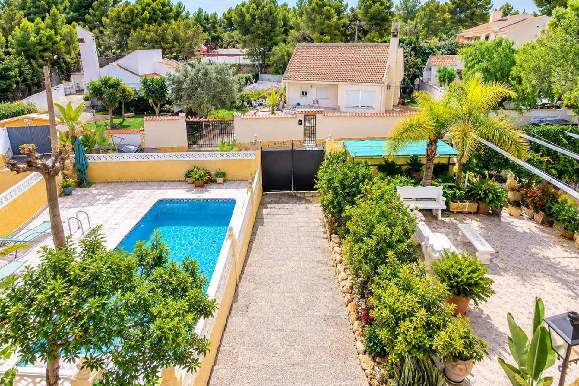 Resale - Villa -
San Miguel de Salinas - Ciudad De Las Comunicaciones