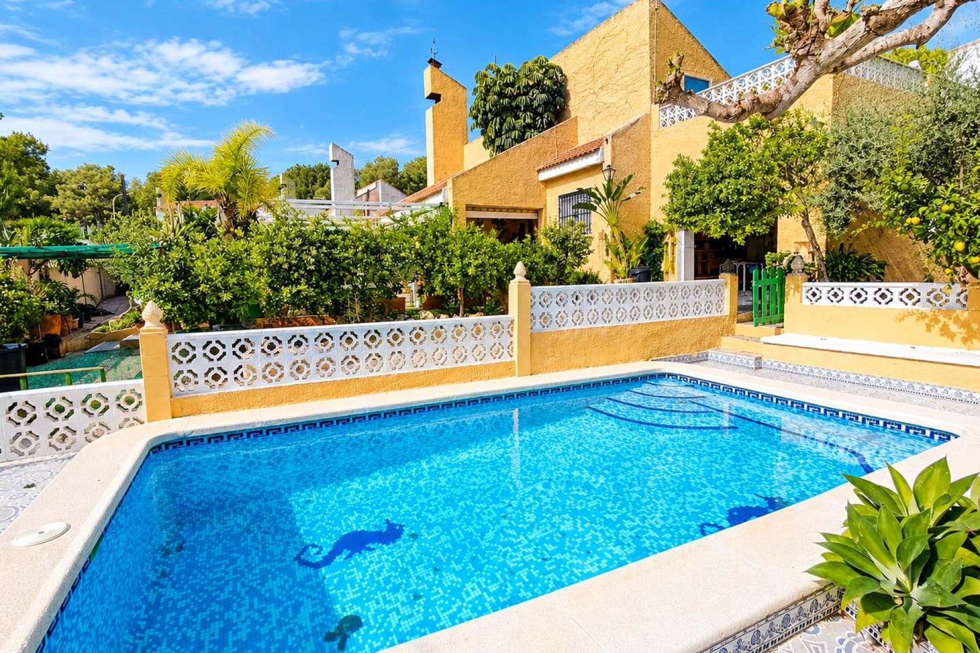 Resale - Villa -
San Miguel de Salinas - Ciudad De Las Comunicaciones