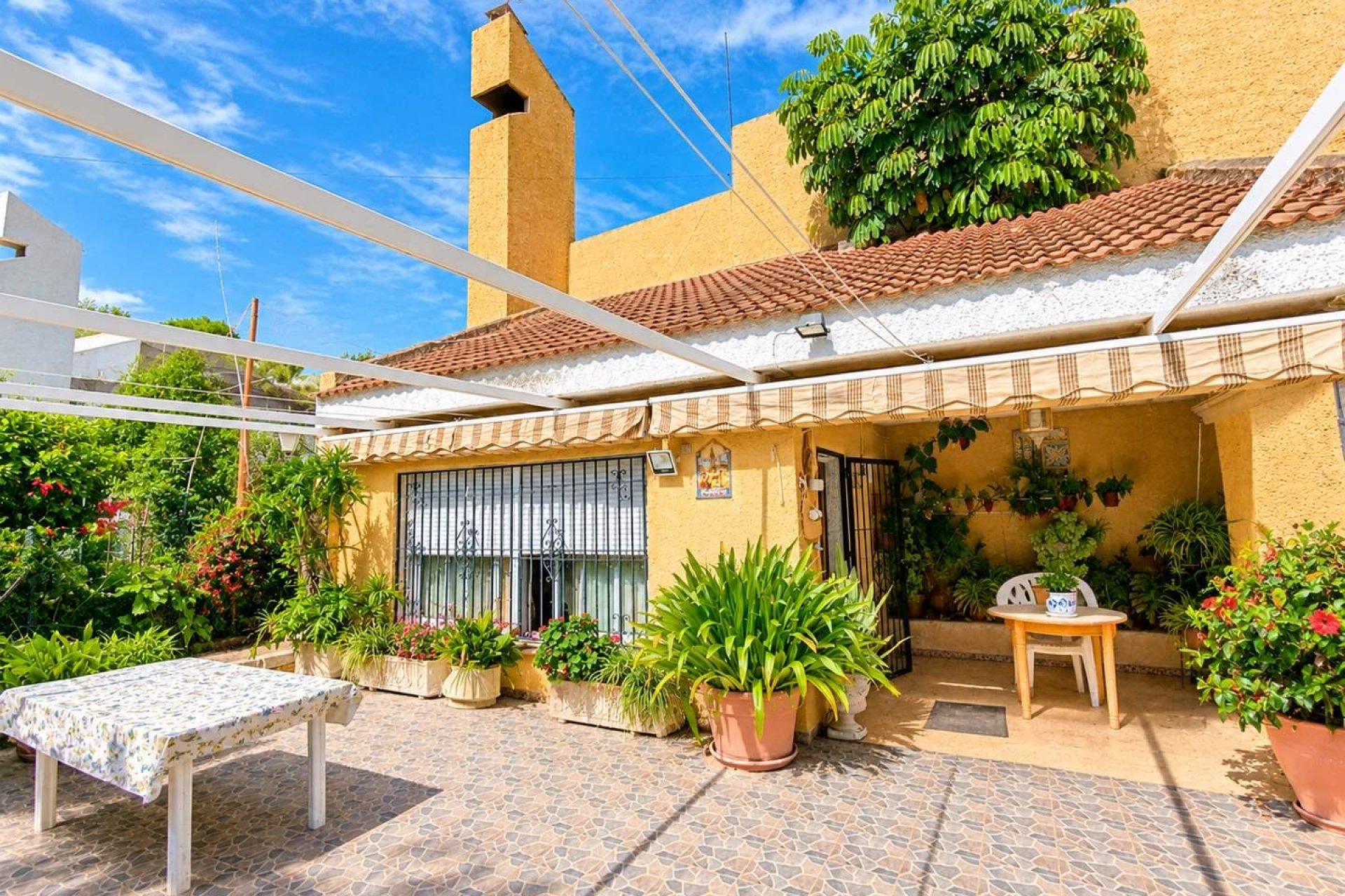 Resale - Villa -
San Miguel de Salinas - Ciudad De Las Comunicaciones