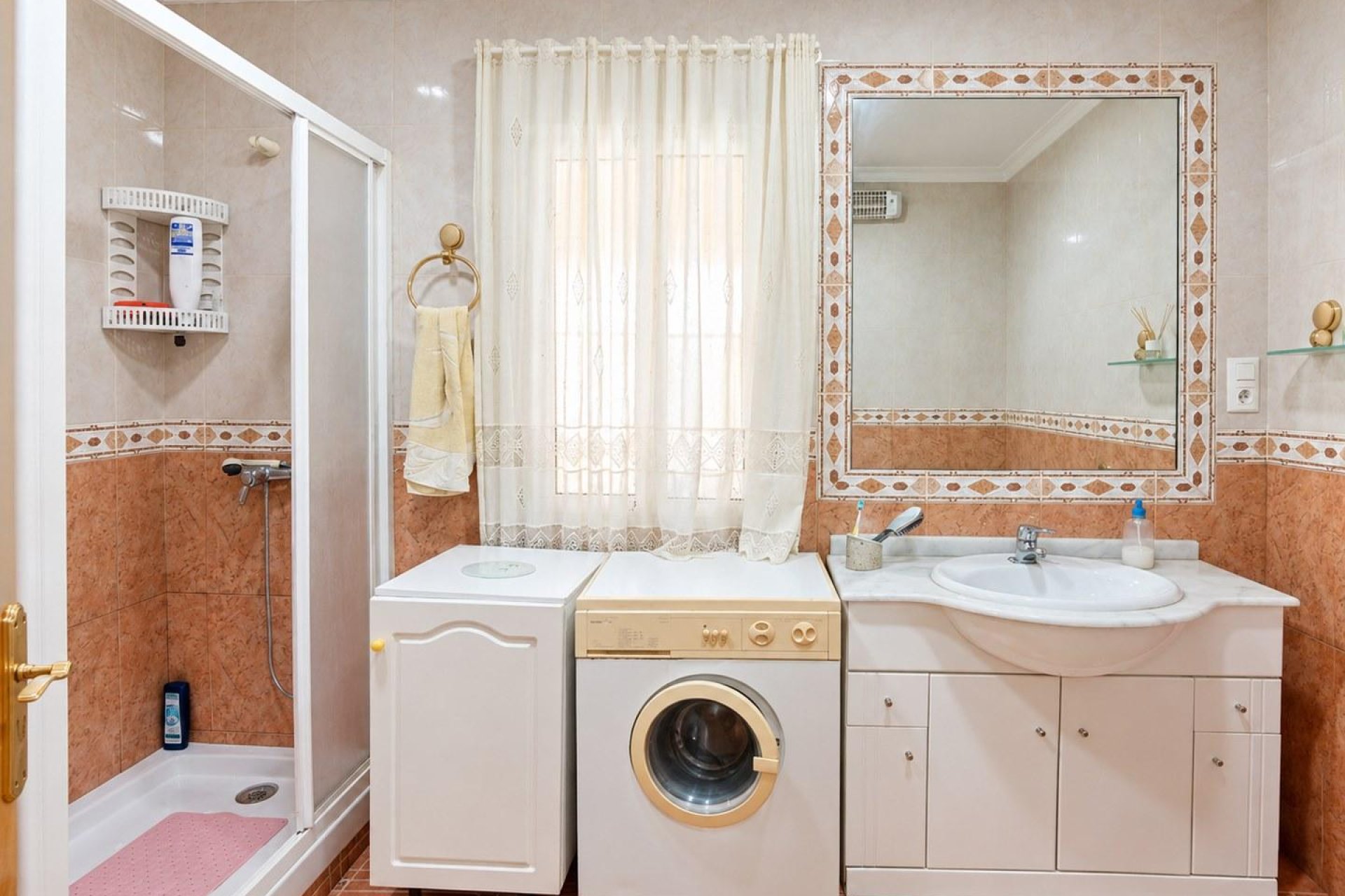 Resale - Villa -
San Miguel de Salinas - Ciudad De Las Comunicaciones