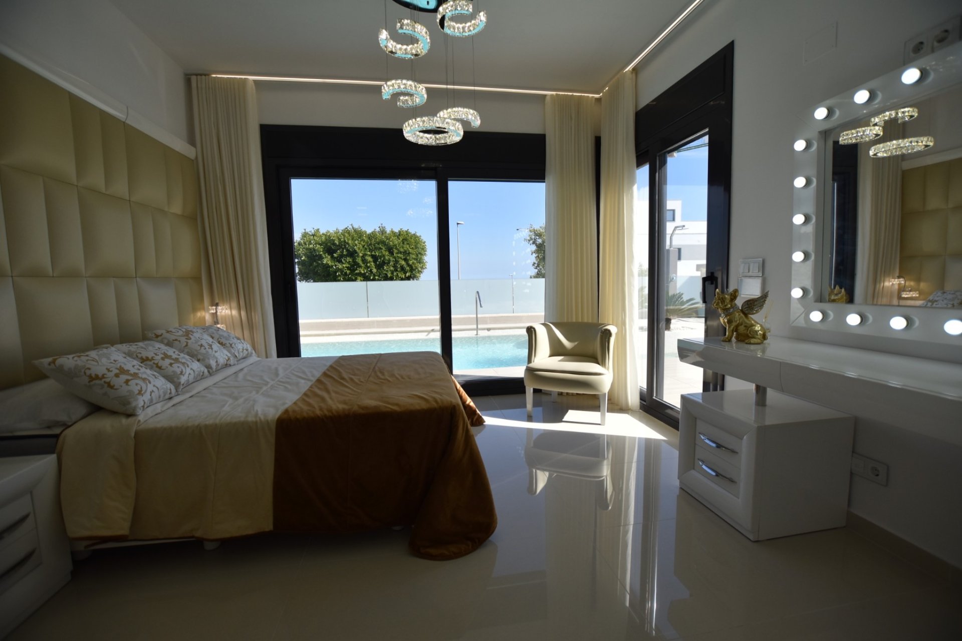 Resale - Villa -
San Miguel de Salinas - La Cañada - Los Alcores