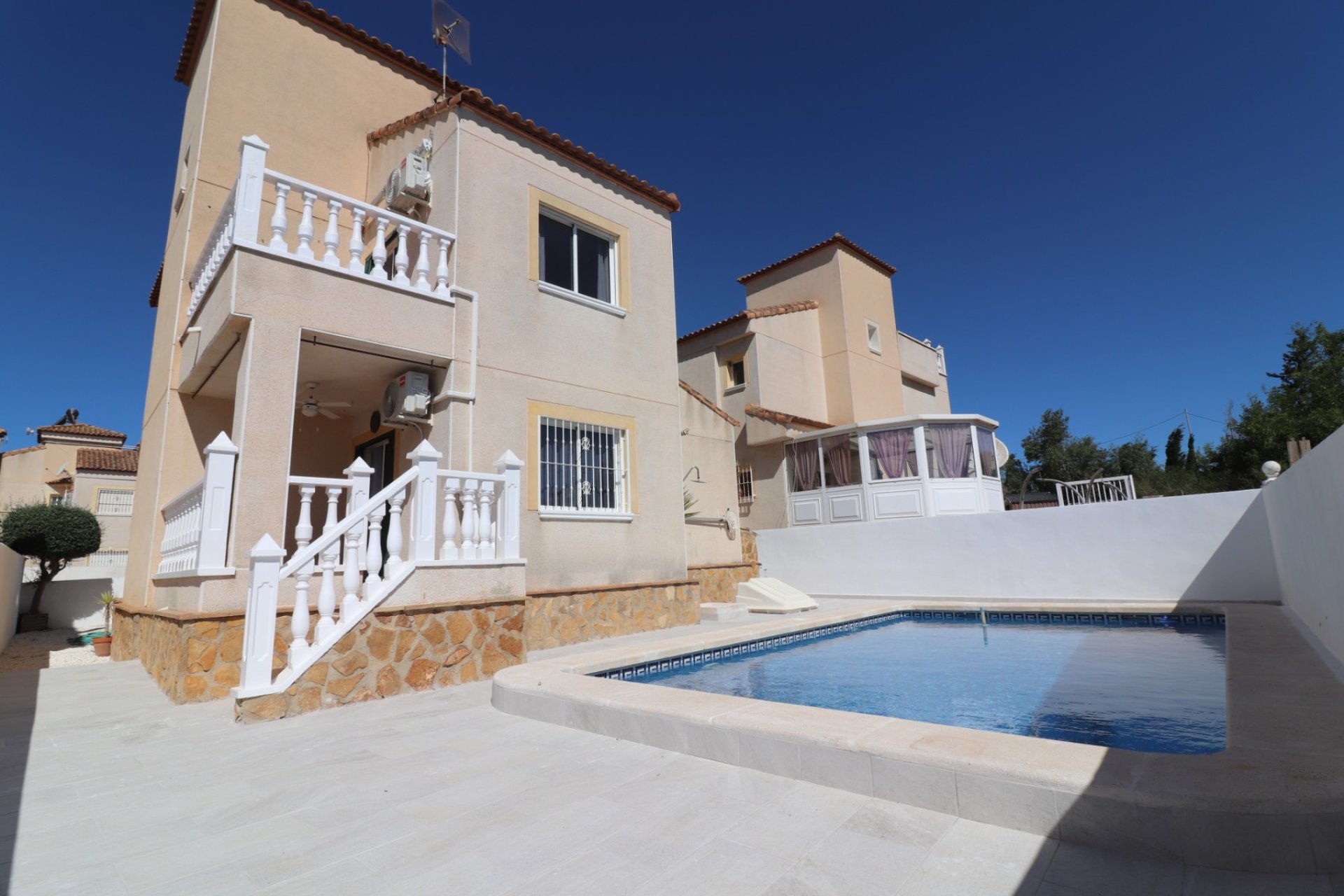 Resale - Villa -
San Miguel de Salinas - Lake View Mansions