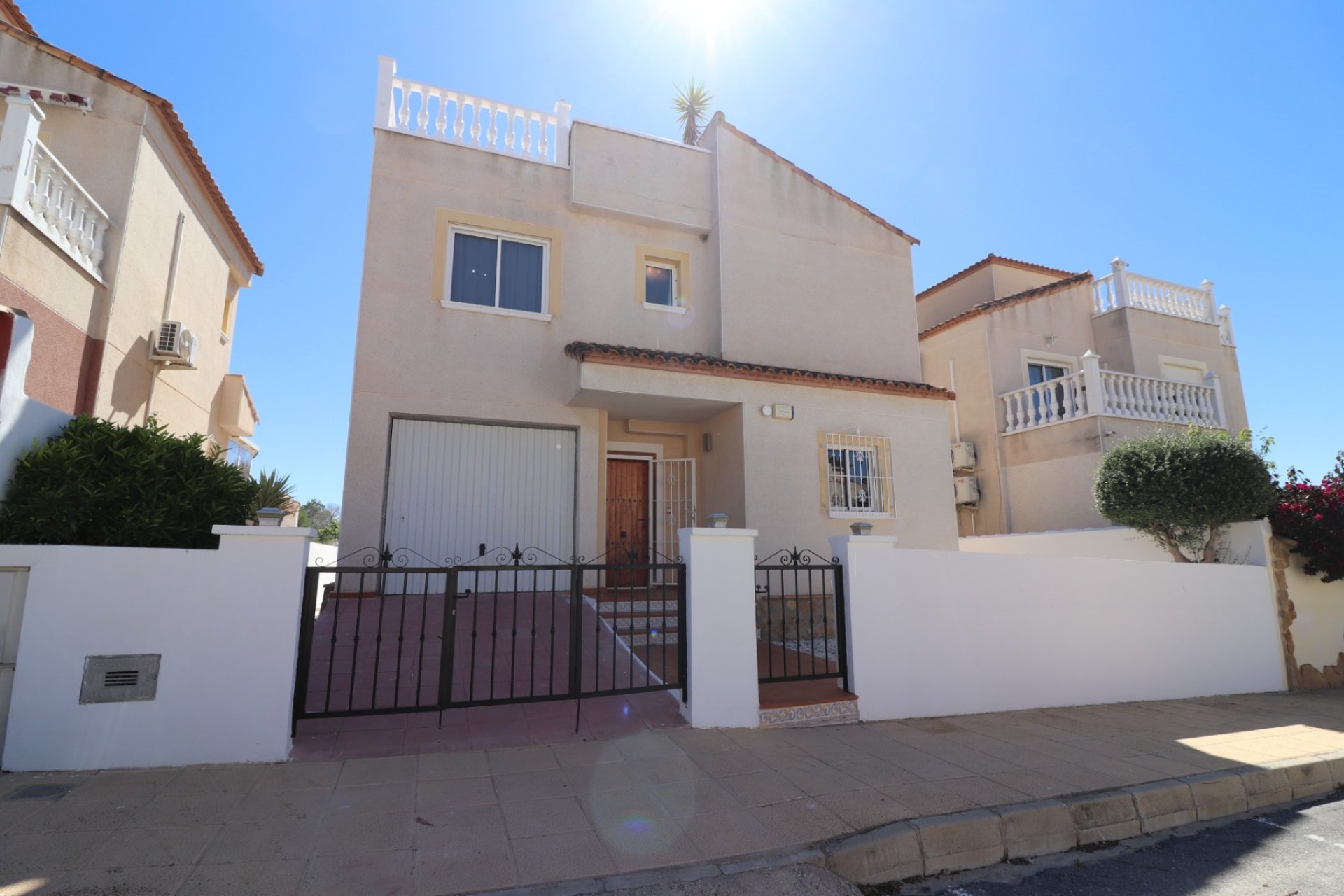 Resale - Villa -
San Miguel de Salinas - Lake View Mansions