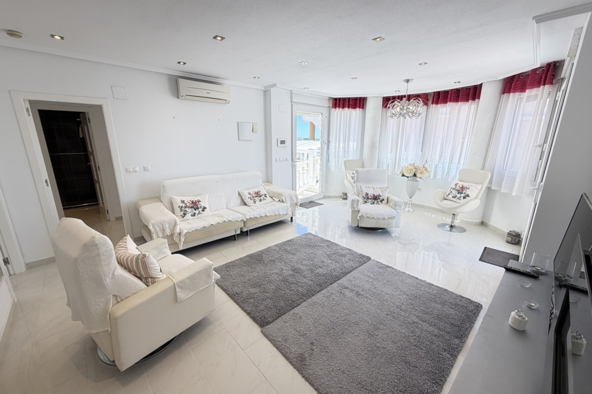 Resale - Villa -
San Miguel de Salinas - Lake View Mansions