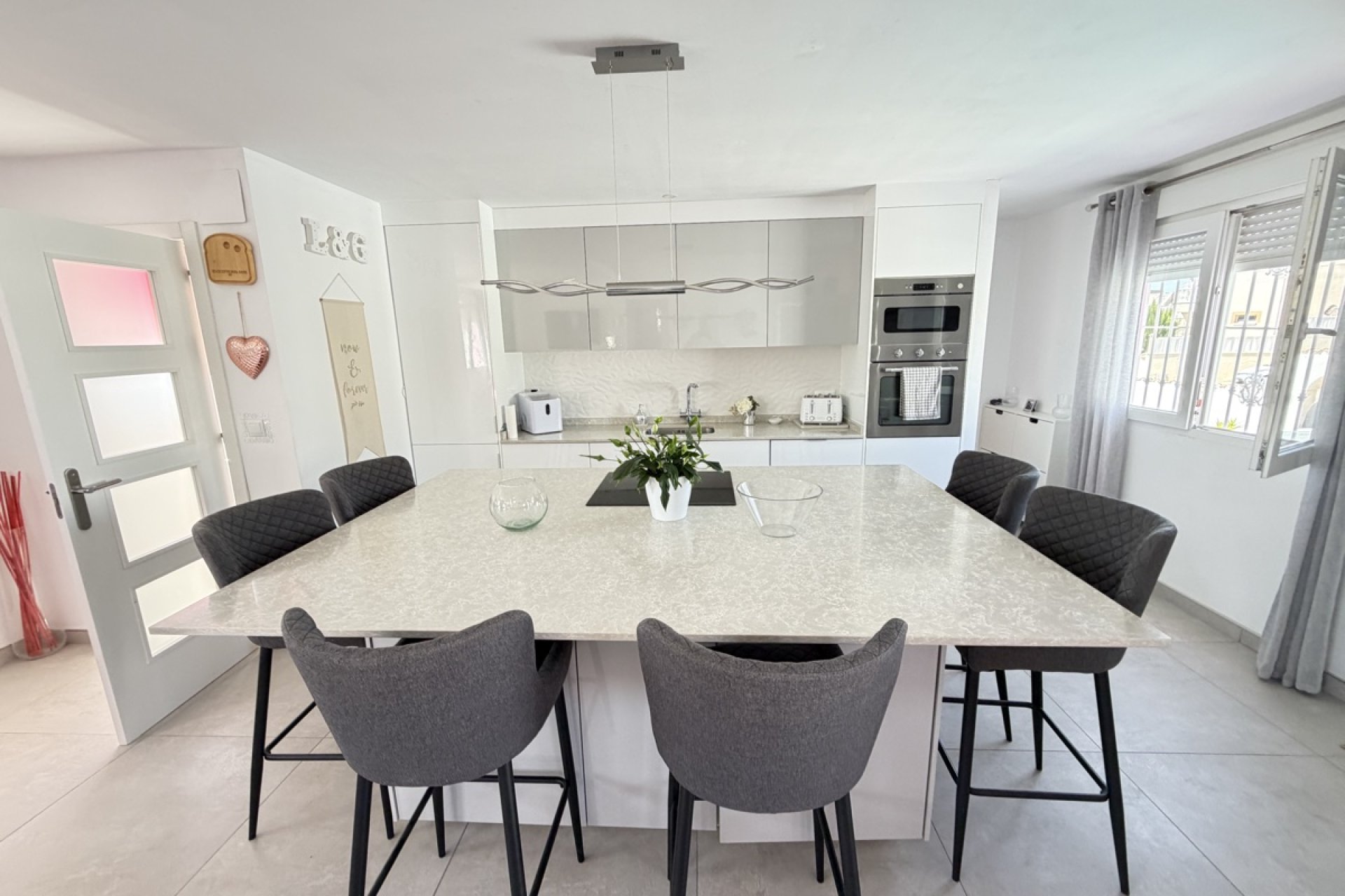 Resale - Villa -
San Miguel de Salinas - Lake View Mansions