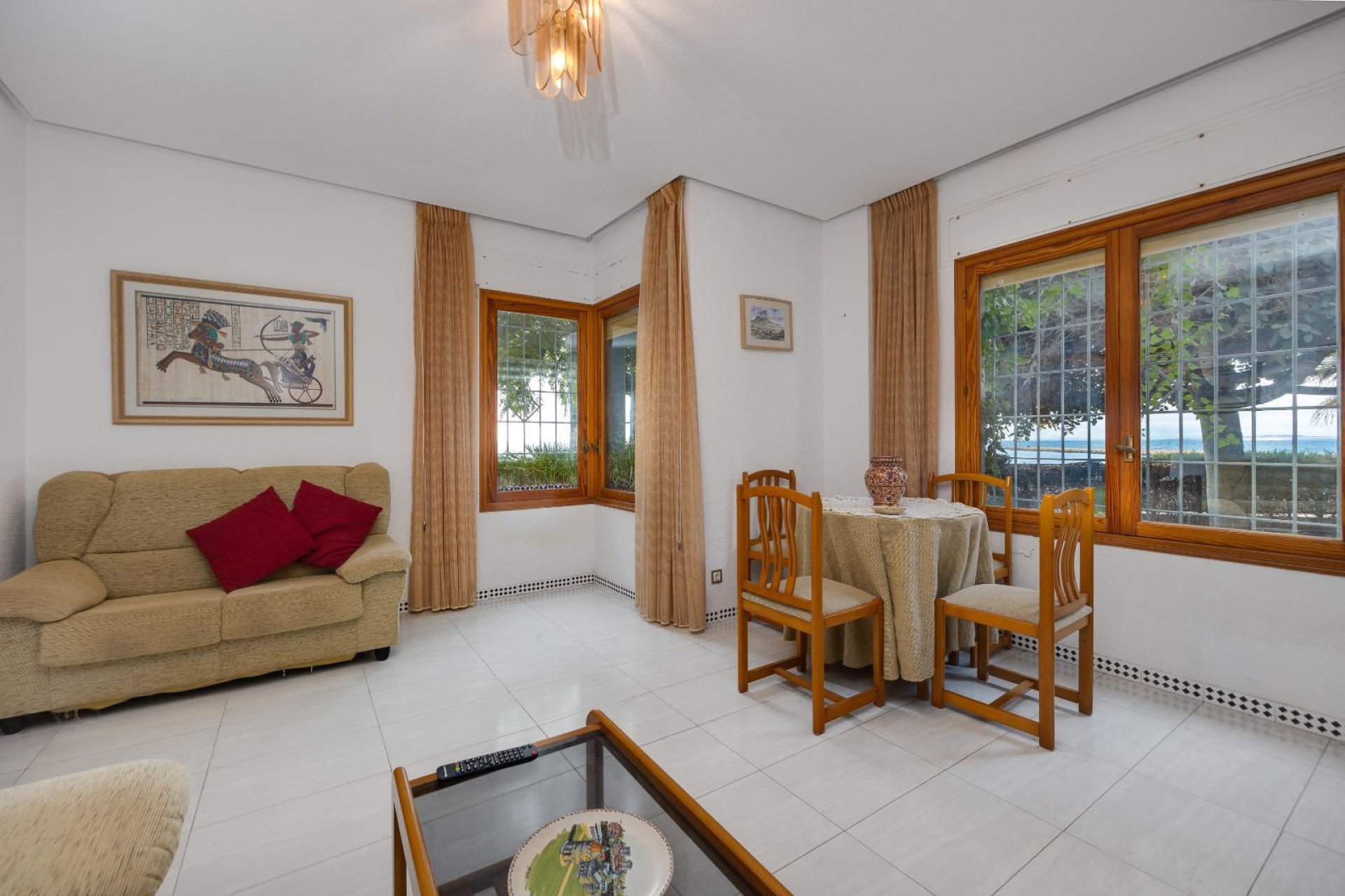 Resale - Villa -
Santa Pola