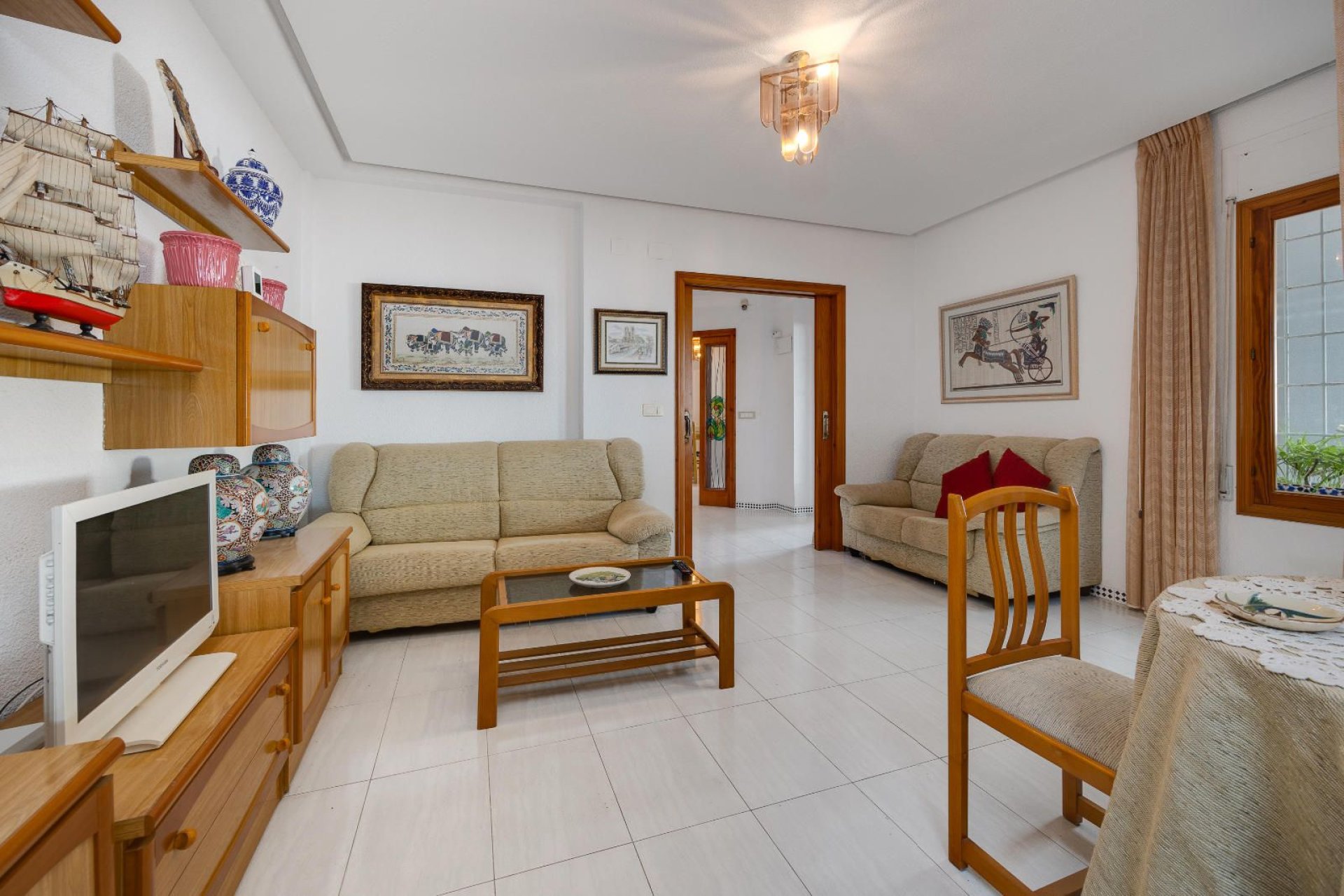 Resale - Villa -
Santa Pola
