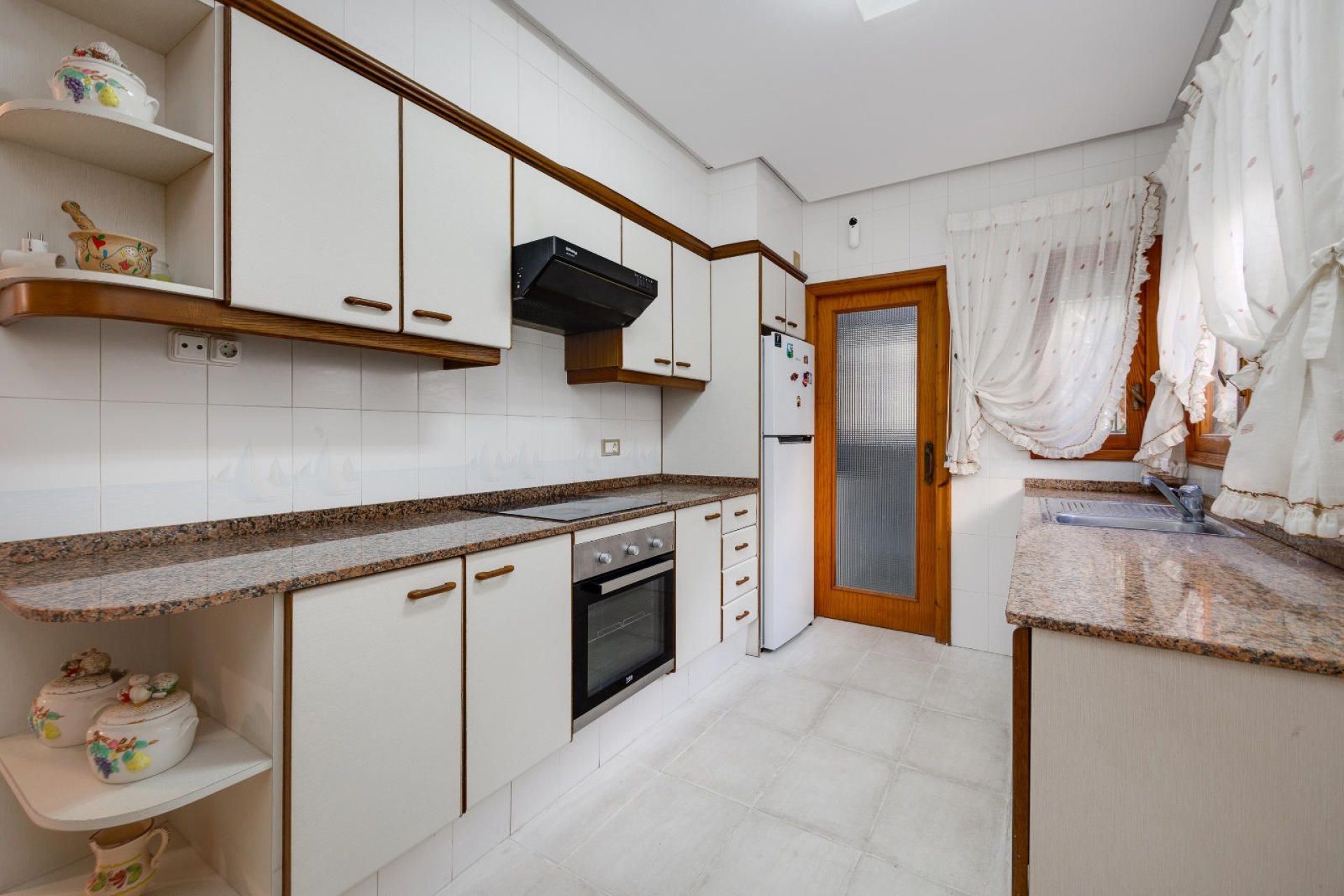 Resale - Villa -
Santa Pola