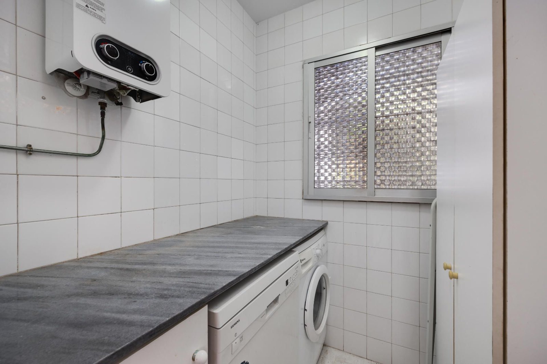 Resale - Villa -
Santa Pola