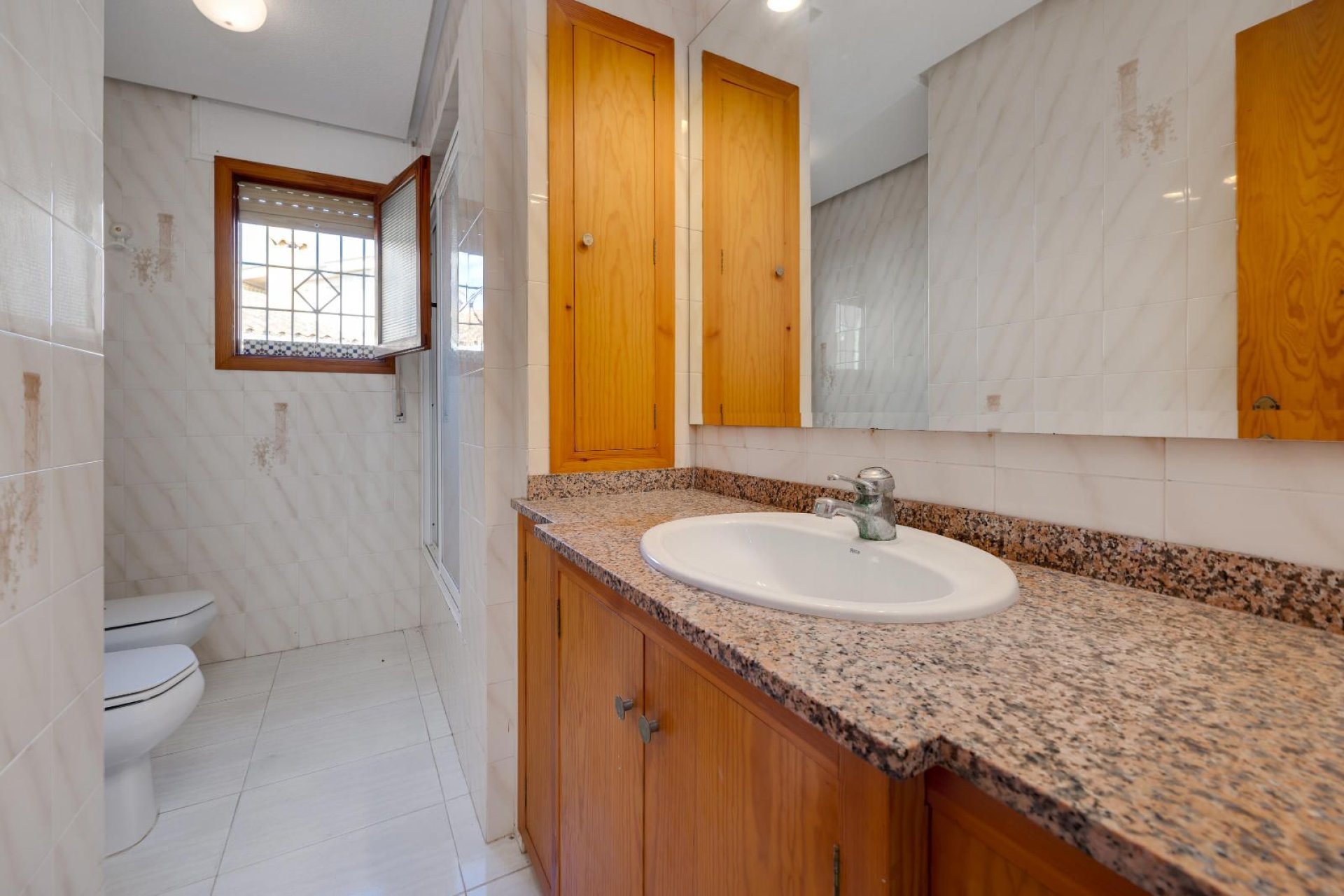 Resale - Villa -
Santa Pola