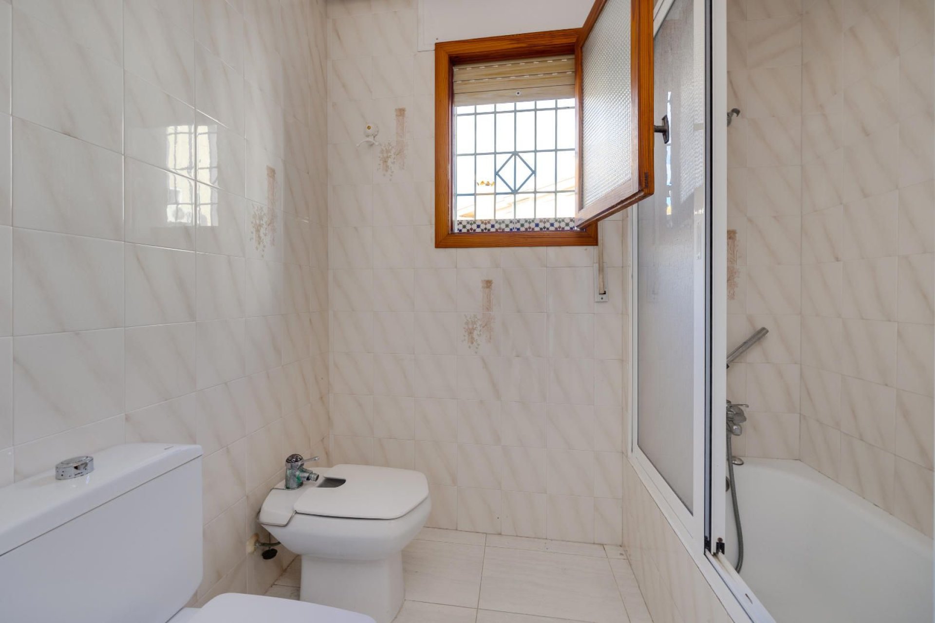 Resale - Villa -
Santa Pola