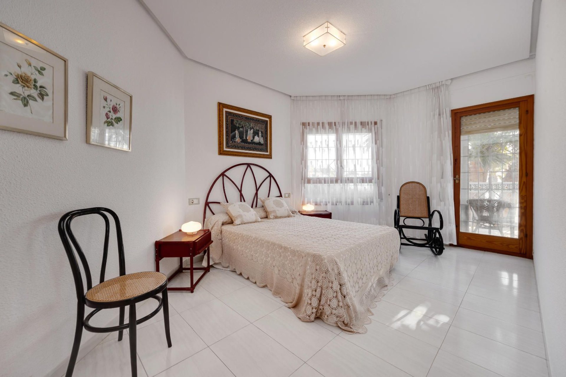 Resale - Villa -
Santa Pola