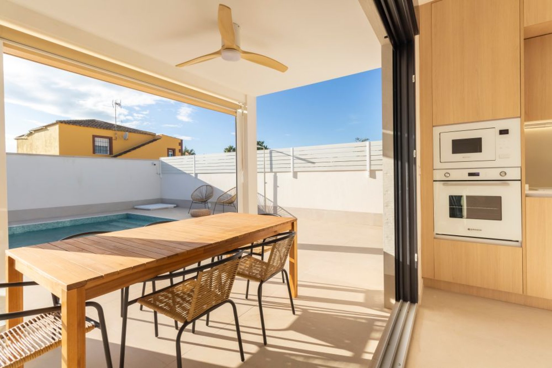Resale - Villa -
Torrevieja - El Chaparral