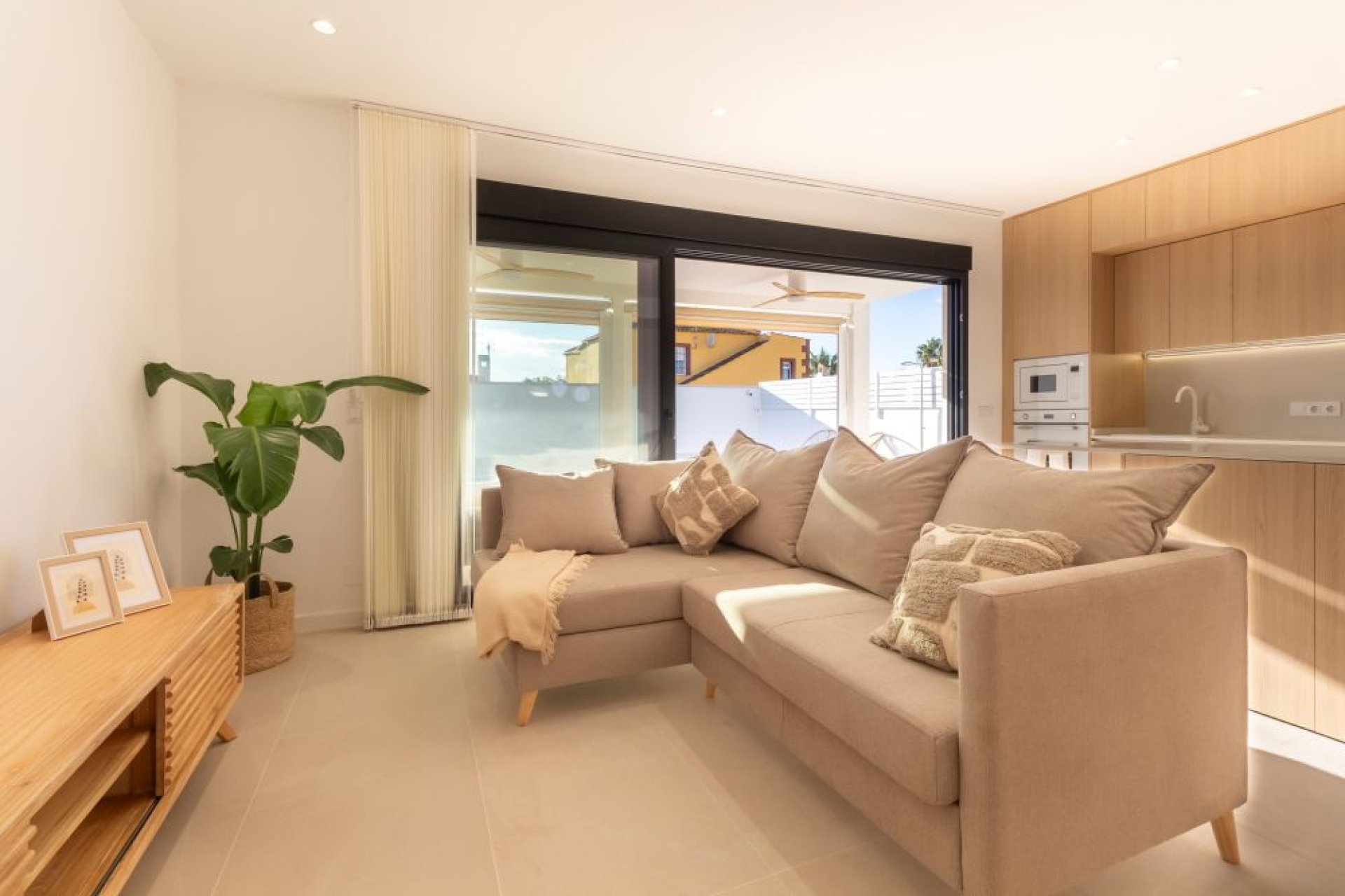 Resale - Villa -
Torrevieja - El Chaparral