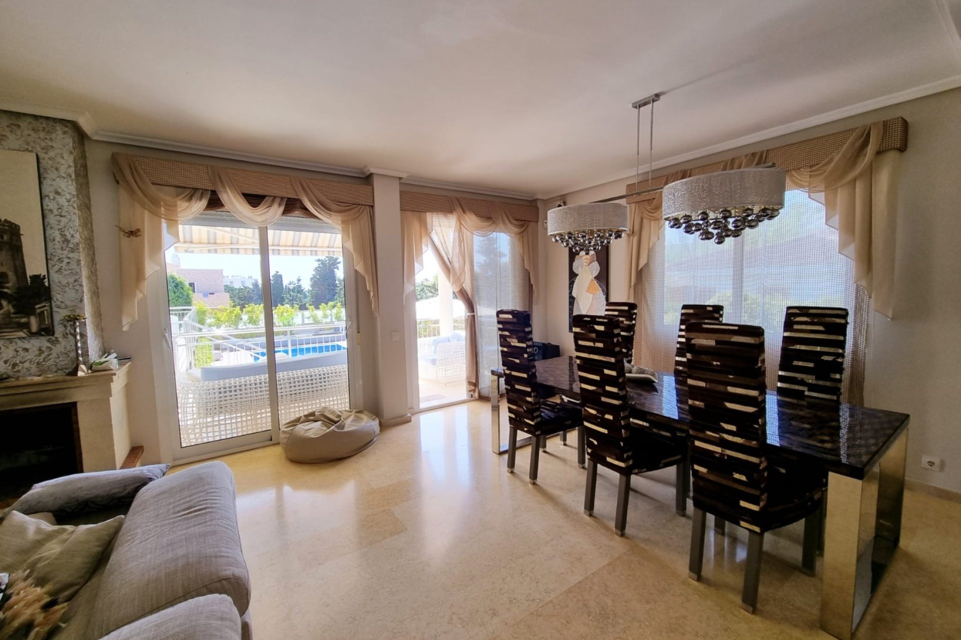 Resale - Villa -
Torrevieja - La Mata - Town