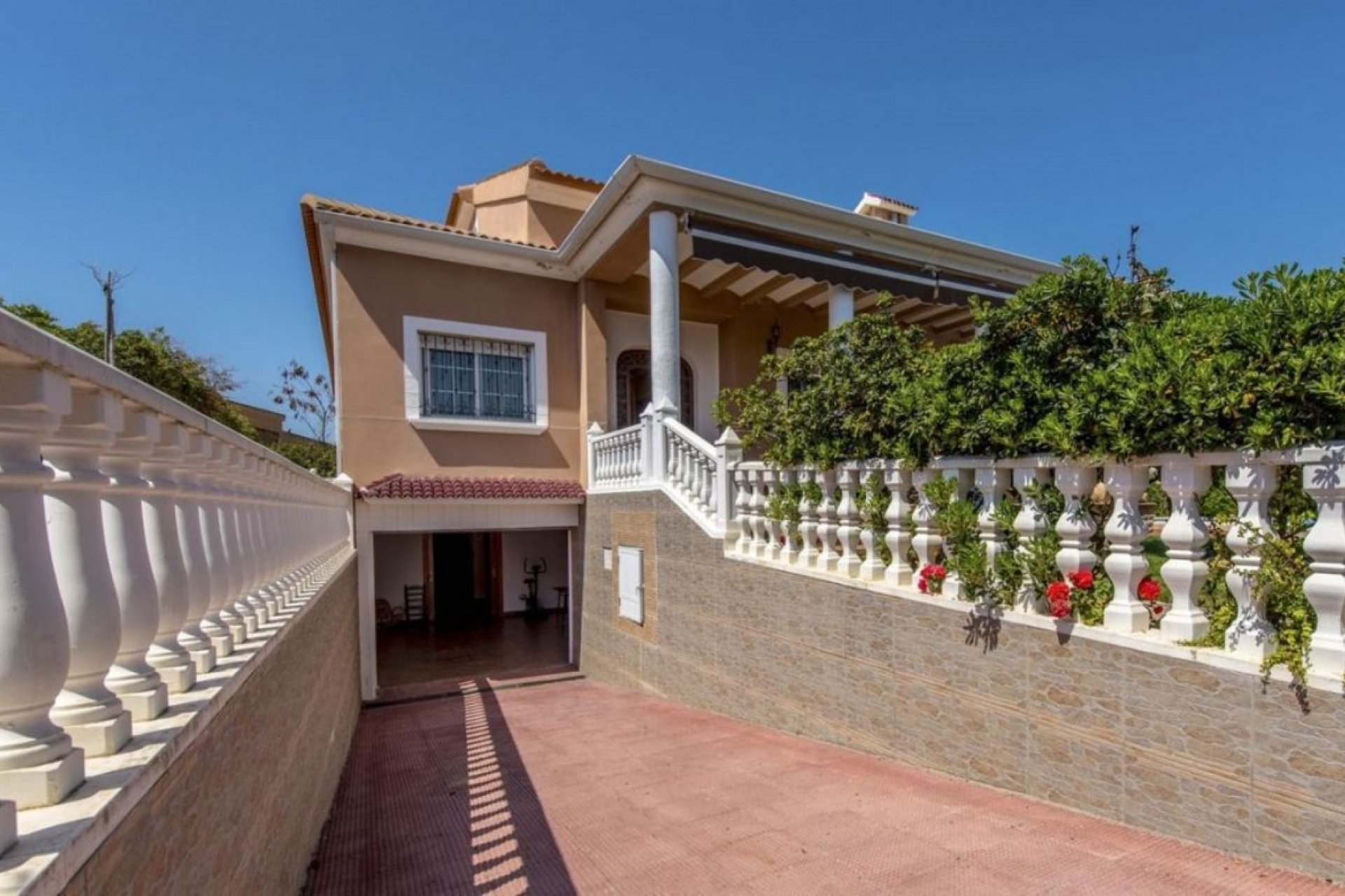 Resale - Villa -
Torrevieja - La Mata