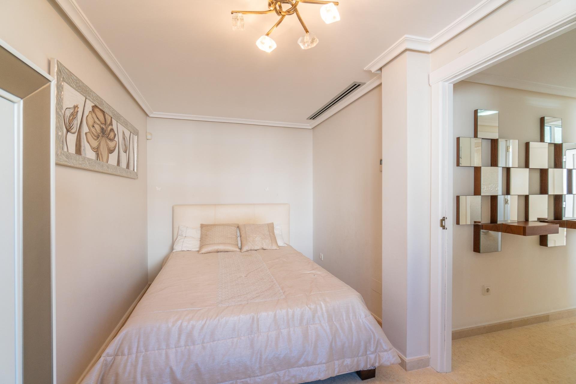 Resale - Villa -
Torrevieja - La Mata