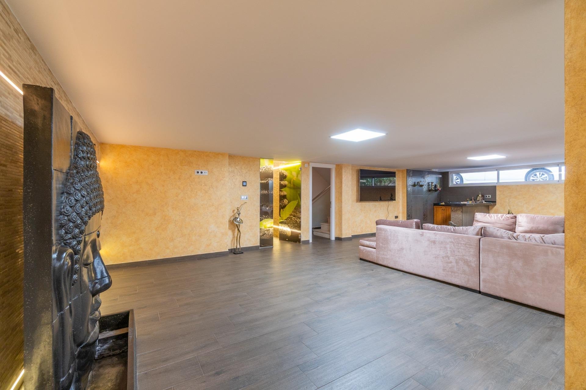 Resale - Villa -
Torrevieja - La Mata