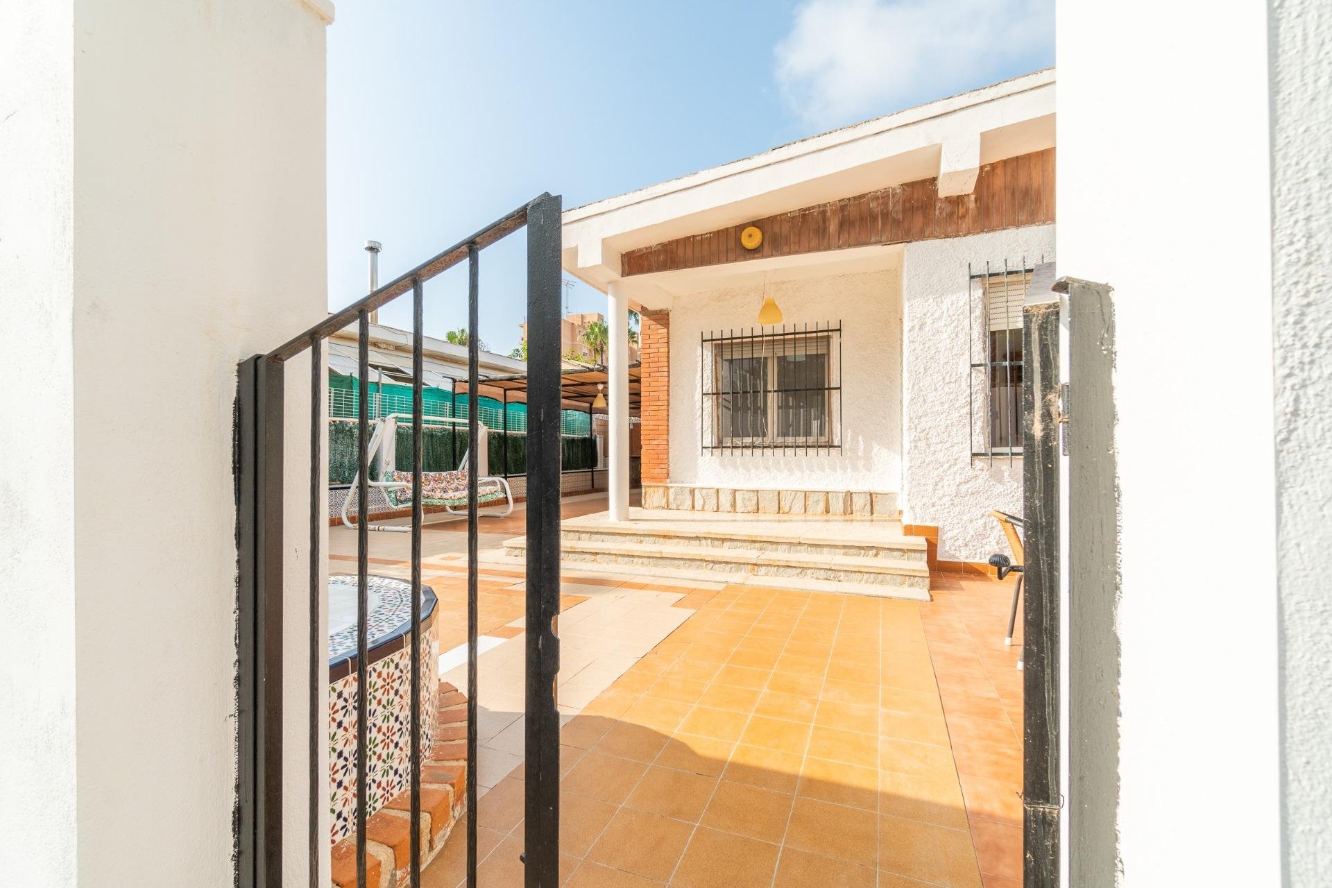 Resale - Villa -
Torrevieja - Los Frutales