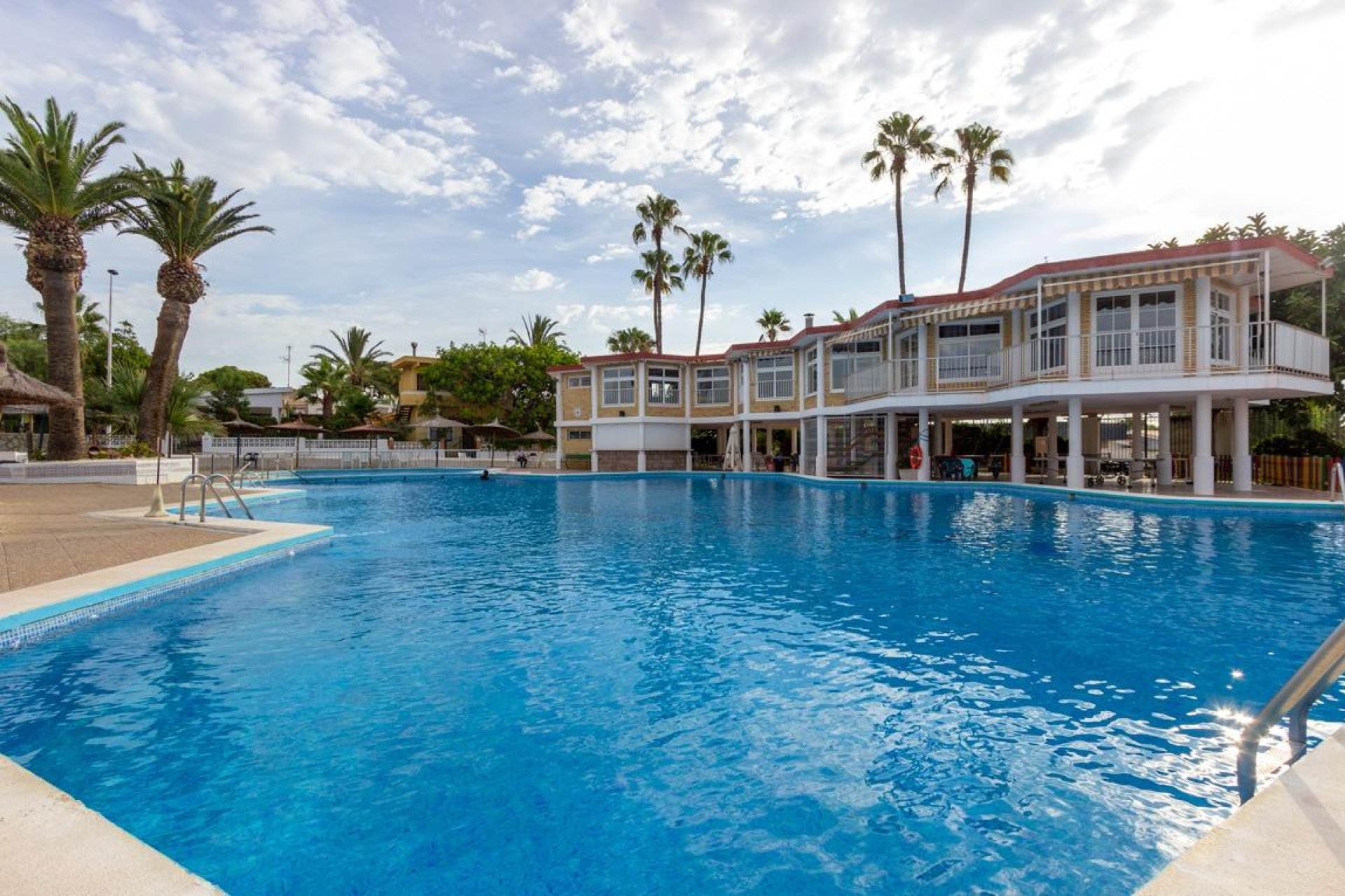 Resale - Villa -
Torrevieja - Los Frutales