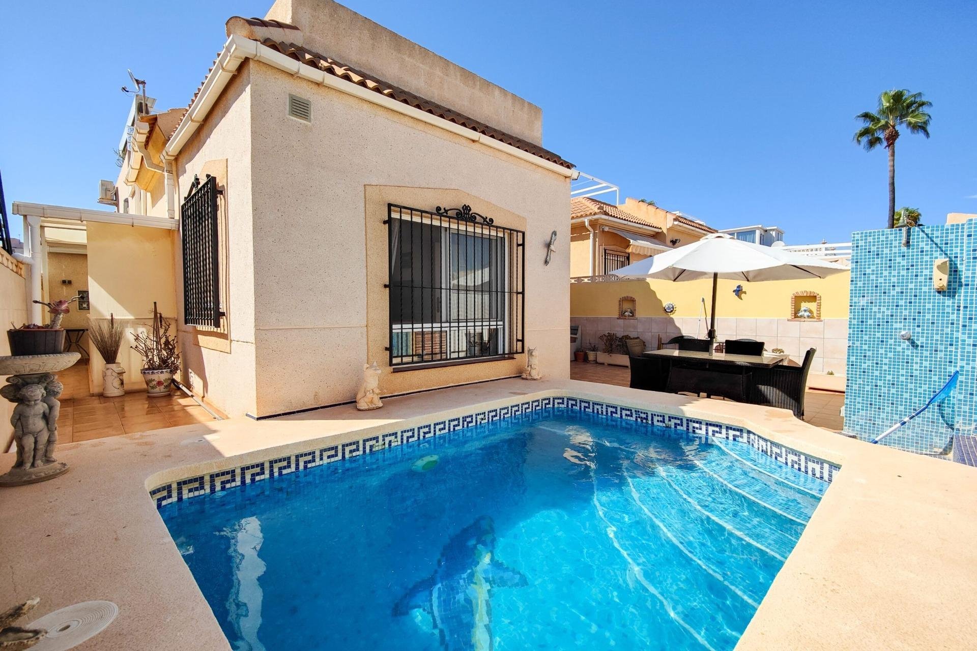 Resale - Villa -
Torrevieja - Los Frutales